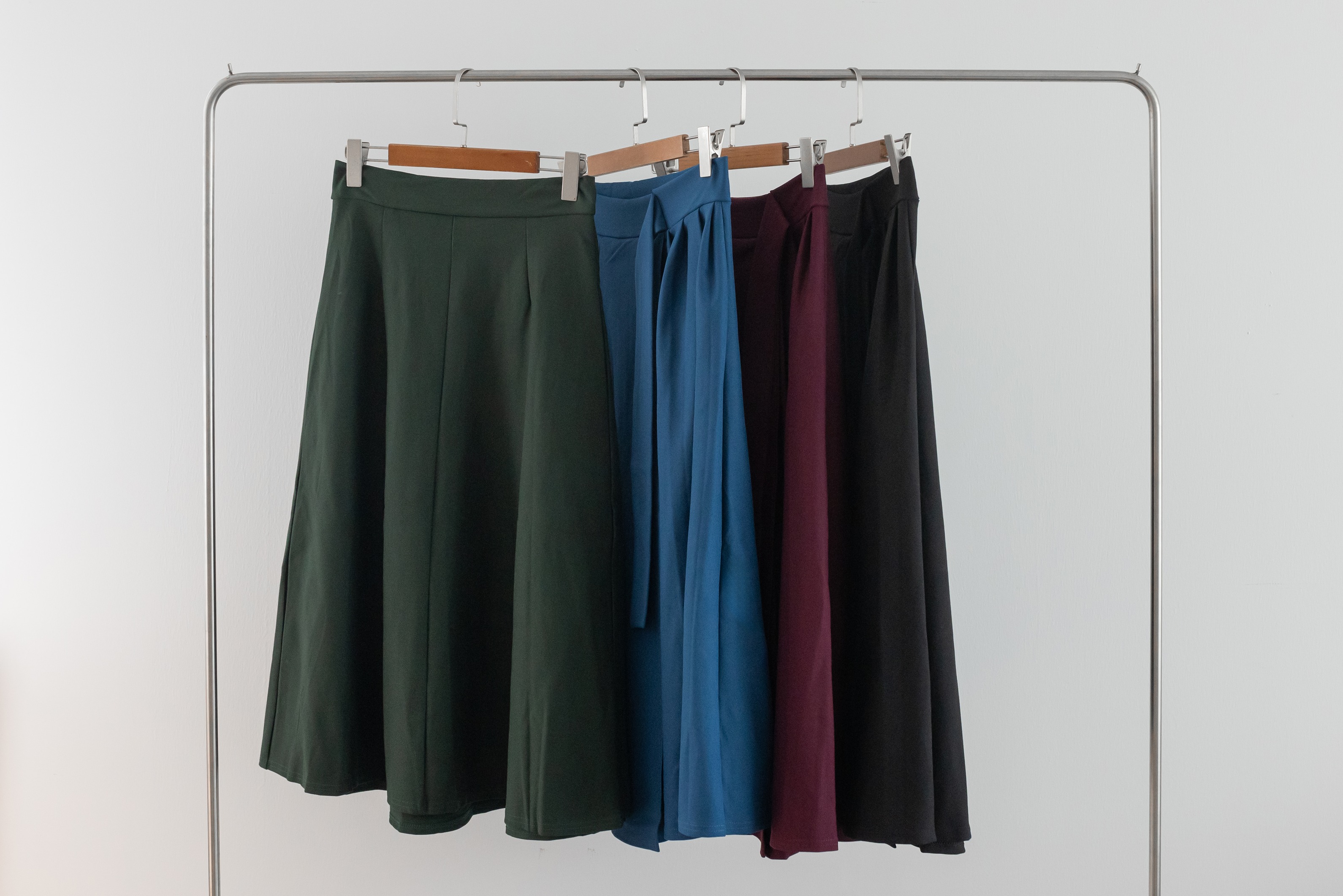 004 Alixane A-Line Skirt w Pockets (W 36-46cm; H 45-60cm; L 78cm)