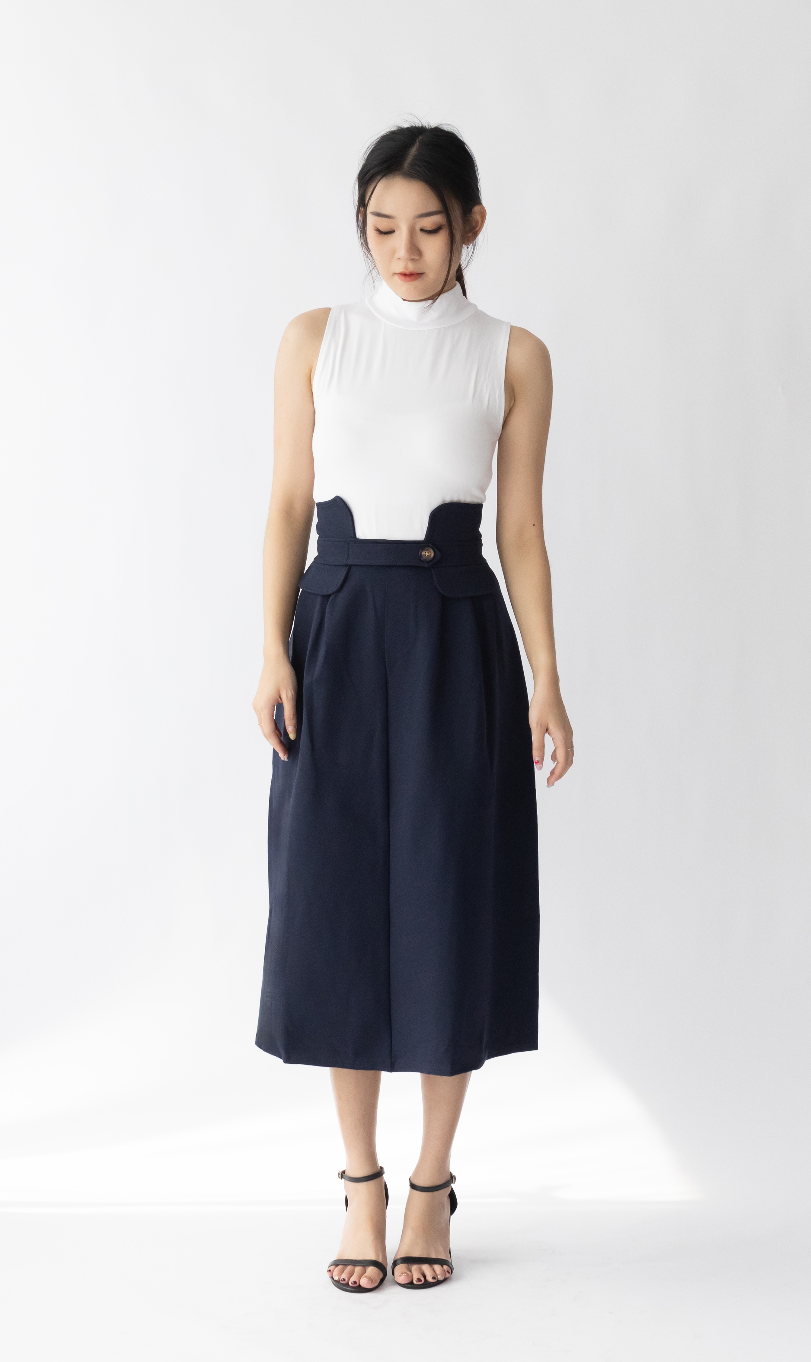 008 Annarita A-Line Skirt (W 35-46cm; H 50-65cm; L 77/83cm)