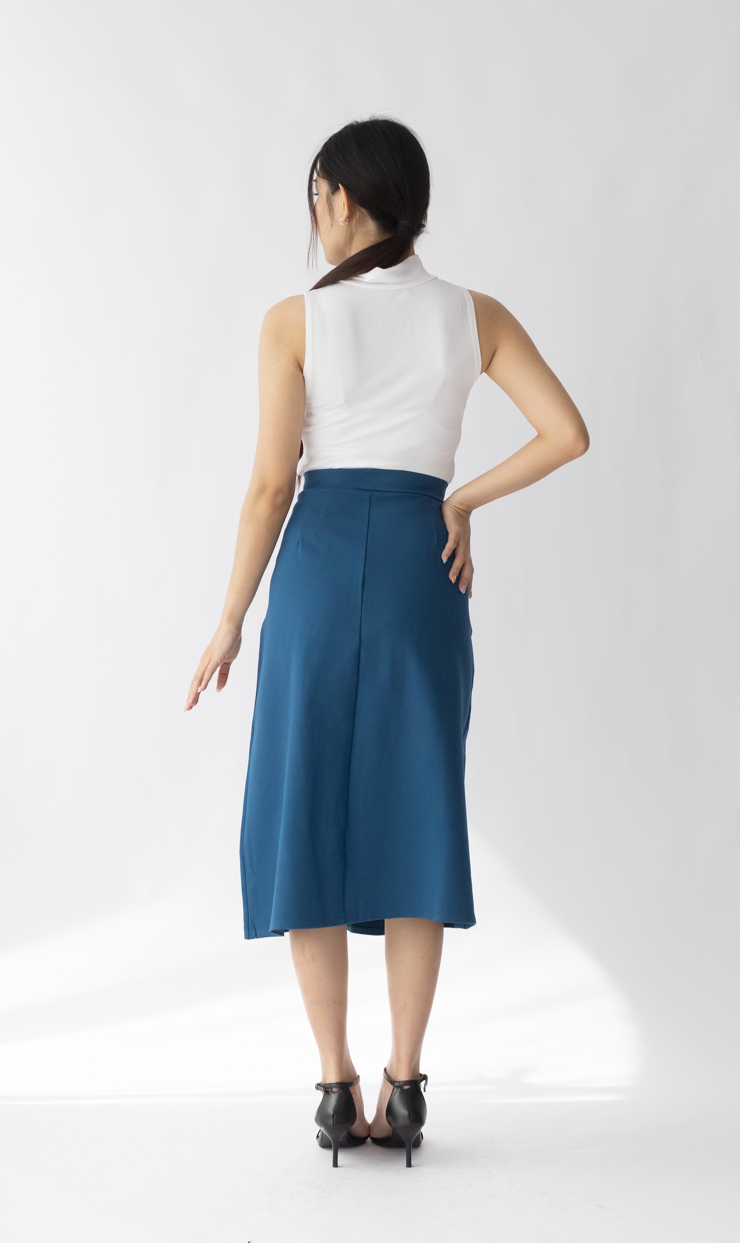 004 Alixane A-Line Skirt w Pockets (W 36-46cm; H 45-60cm; L 78cm)