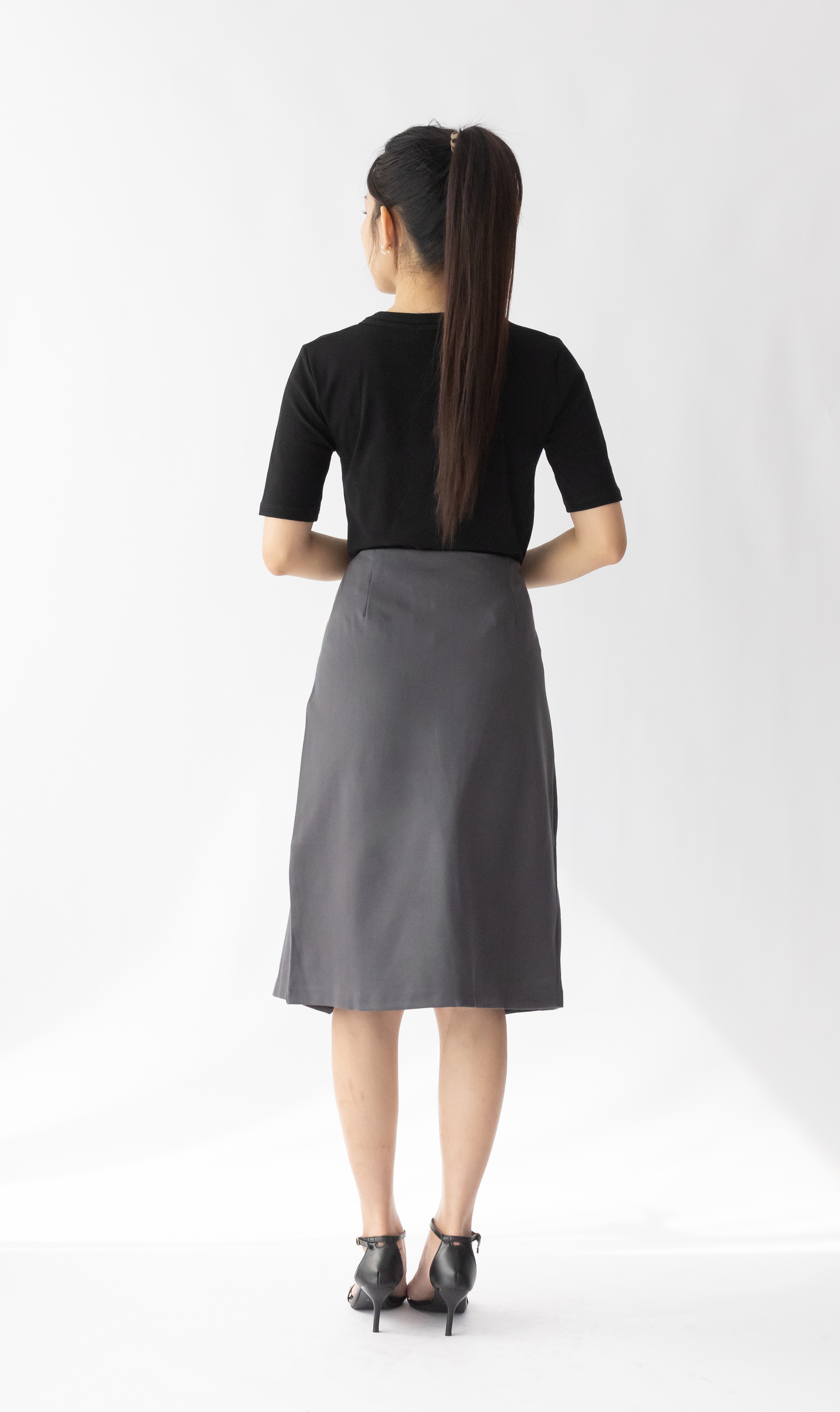 09 Balentina Button-Embellished Front Slit Skirt (UW 37-51cm; H 46-58cm; L 62cm)