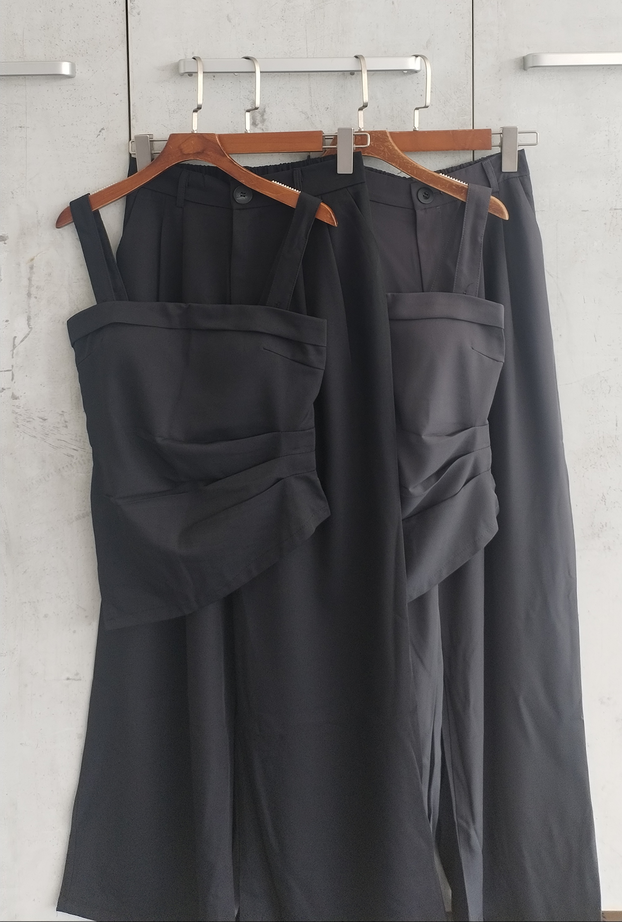 1250 Tyla Tailored Pants & Top Set (Top: L: B 36-38cm; L 26/41cm, XL: B 38-40cm; L 27/42cm, Bottom: L: W 31-38cm; H 58cm; L 104cm, XL: W 32-40cm; H 59cm)