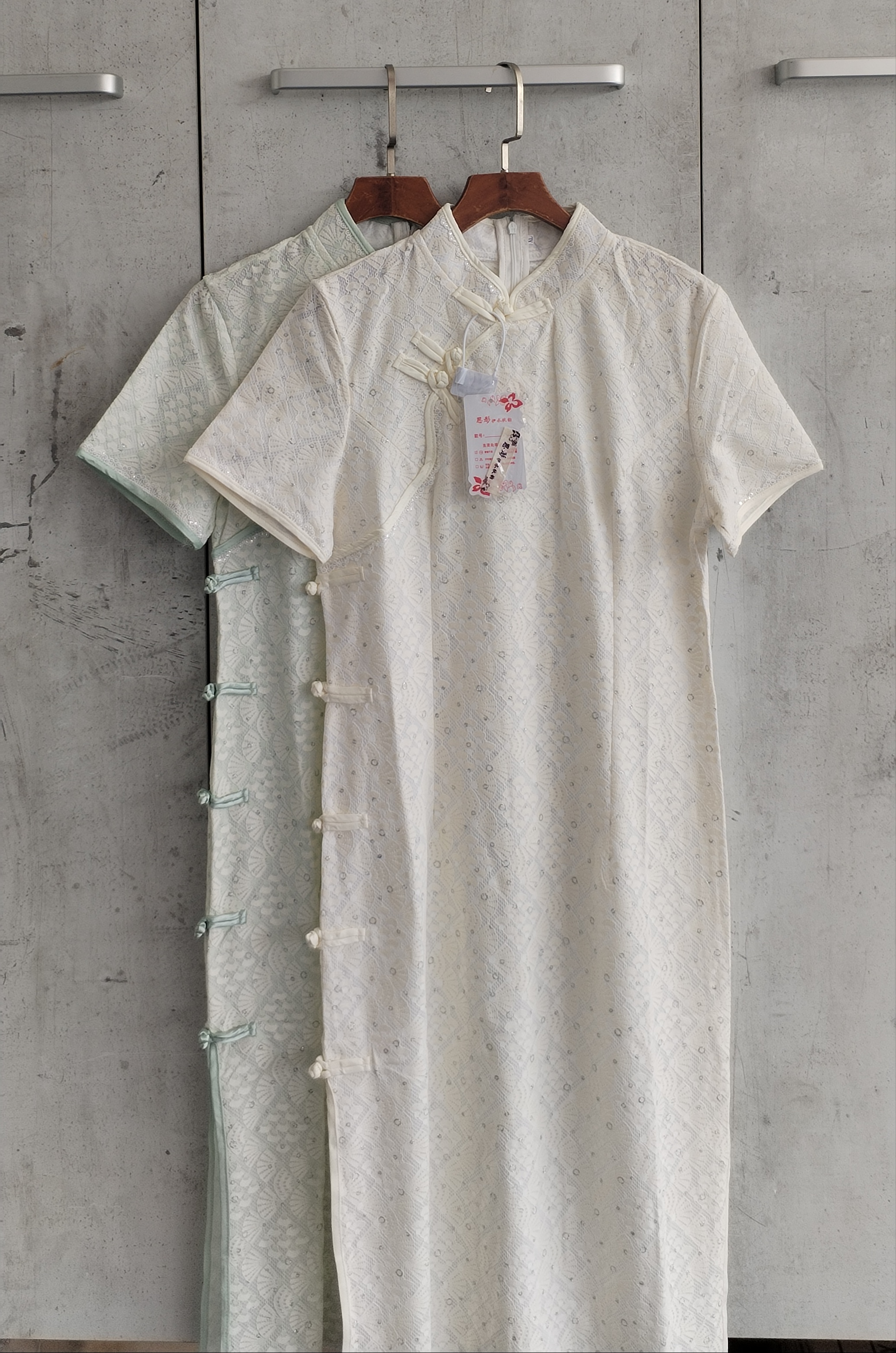 9019 Lilian Lacy Cheongsam (XL: B 46cm; H 47-50cm; L 100cm, XXL: B 48cm; H 49-52cm, XXXL: B 50cm; H 52-55cm)