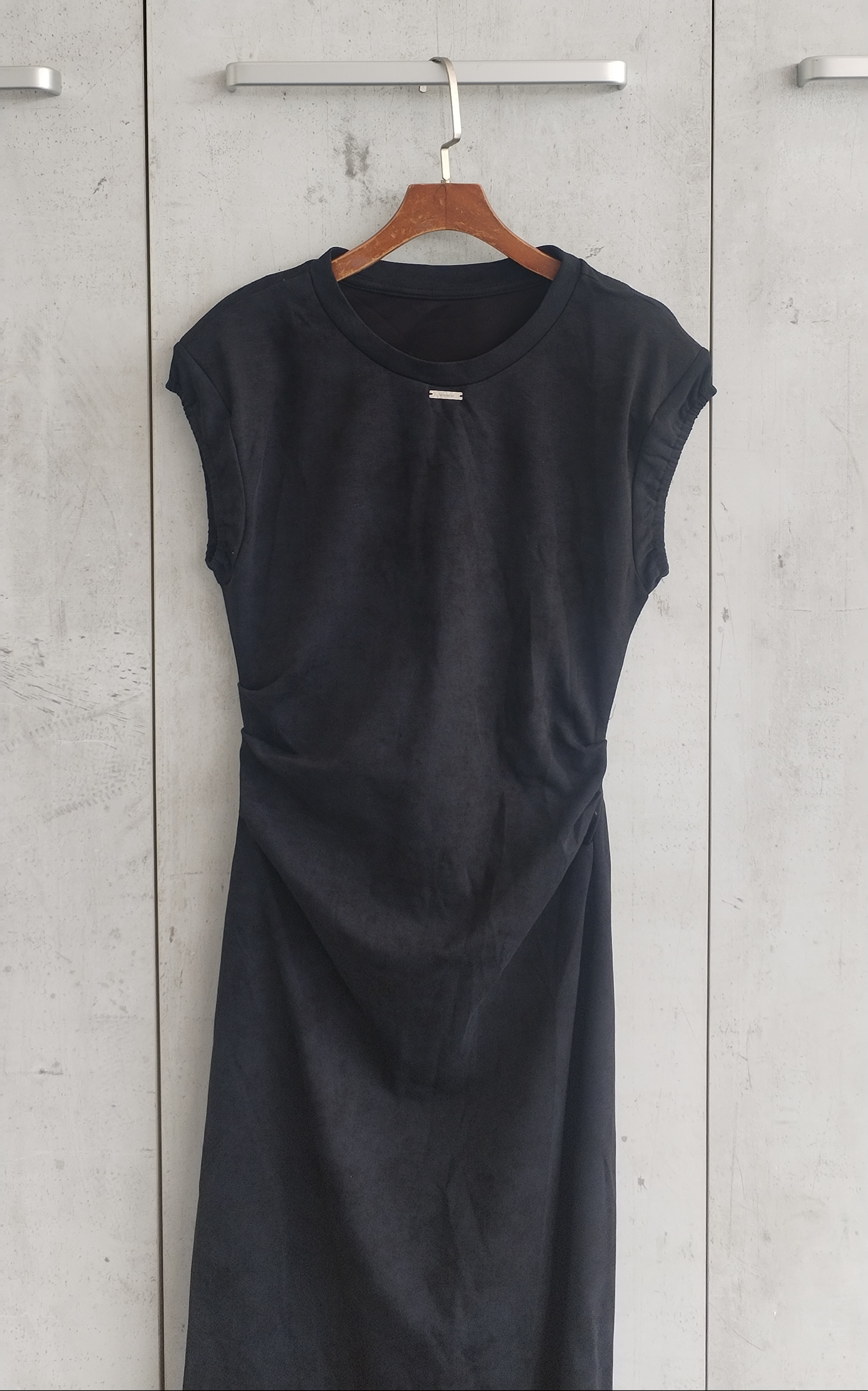 095015 Styles Sexy Back Padded Shoulder Dress (B 41-50cm; H 50-59cm; L 123cm)