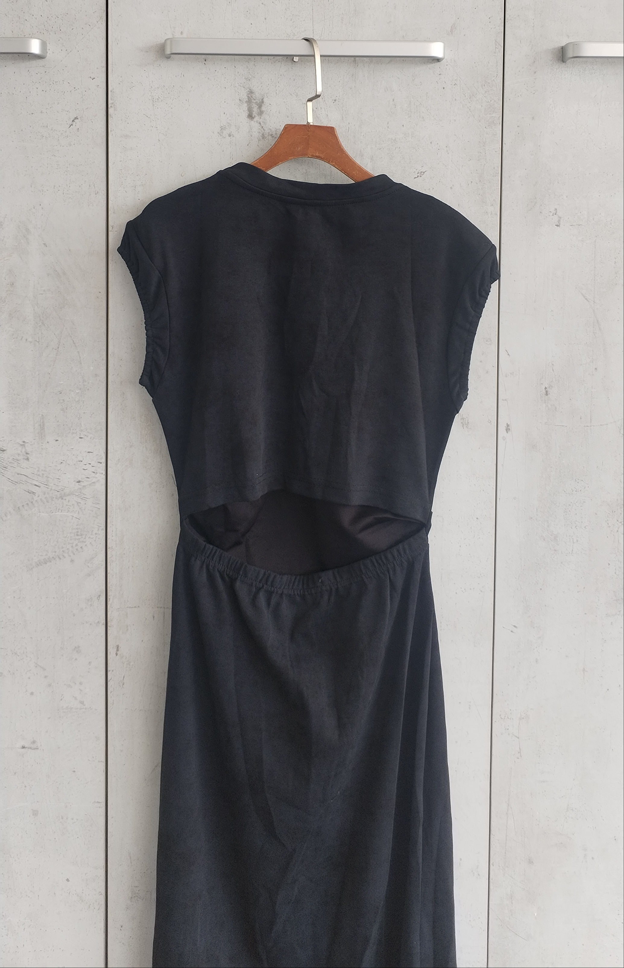 095015 Styles Sexy Back Padded Shoulder Dress (B 41-50cm; H 50-59cm; L 123cm)