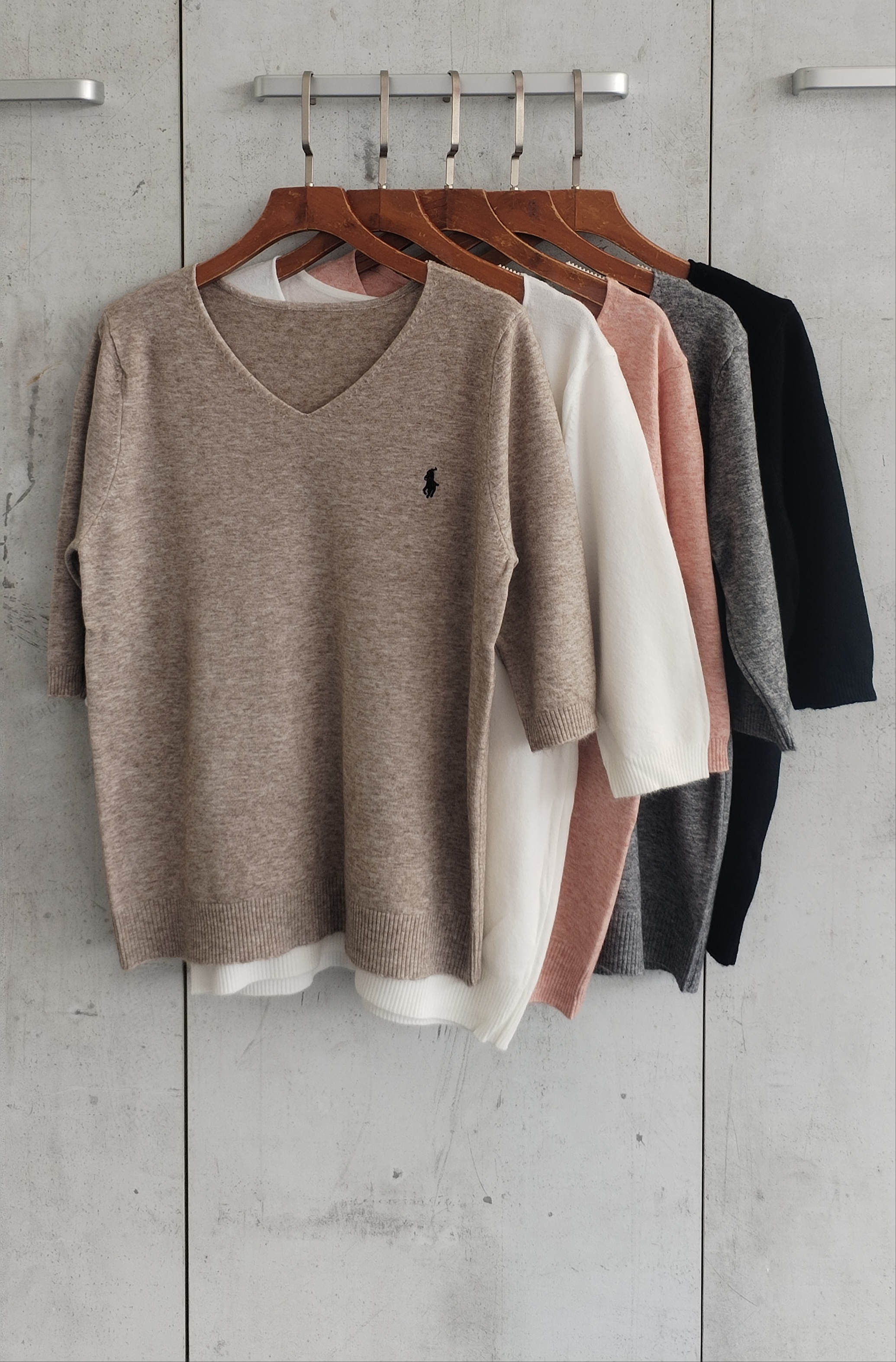 88186 Porvy V-Neck Polo Knitted Top (B 45-52cm; L 56cm)