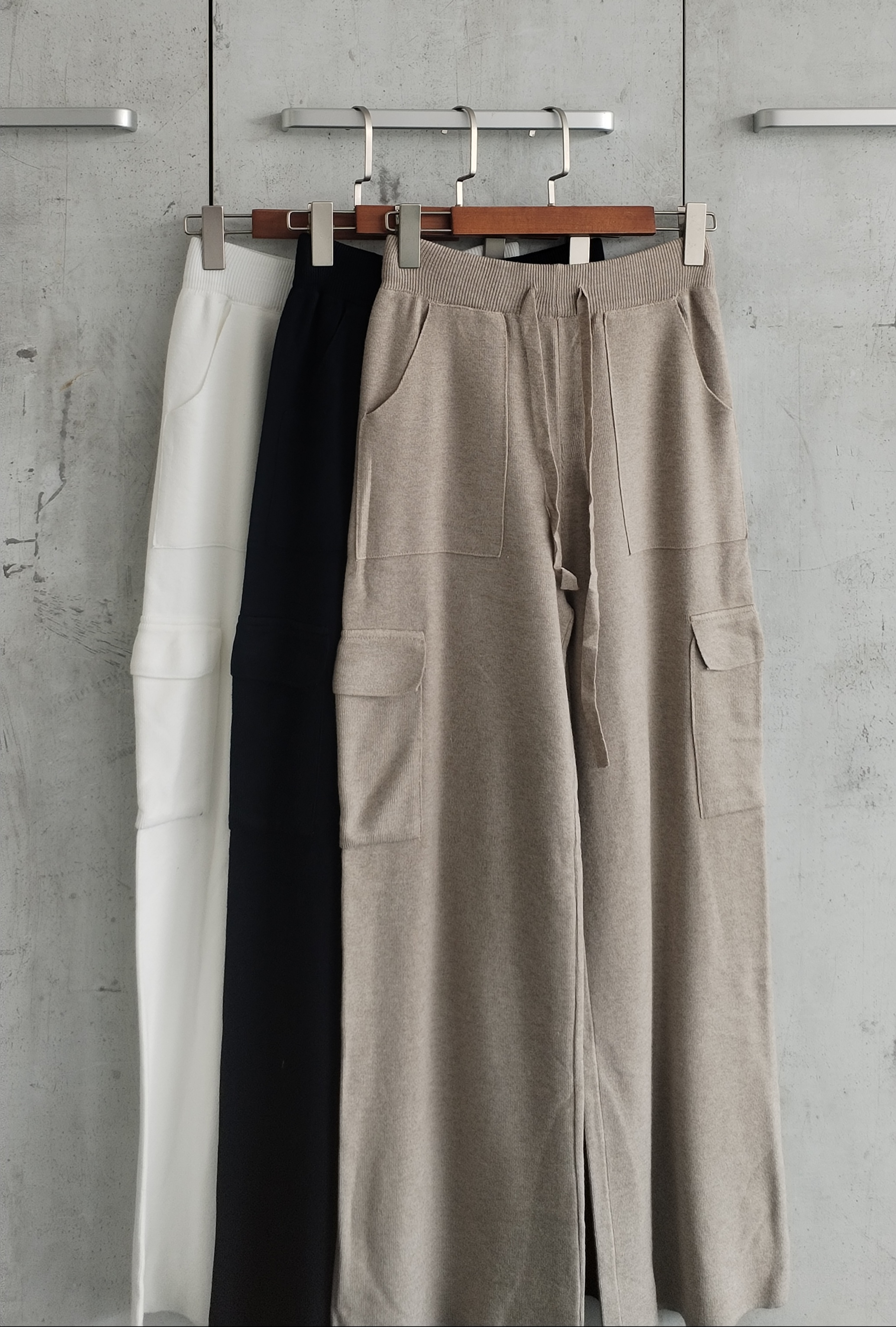 7138 Korla Knitted Cargo (W 30-50cm; H 43-60cm; L 99cm)