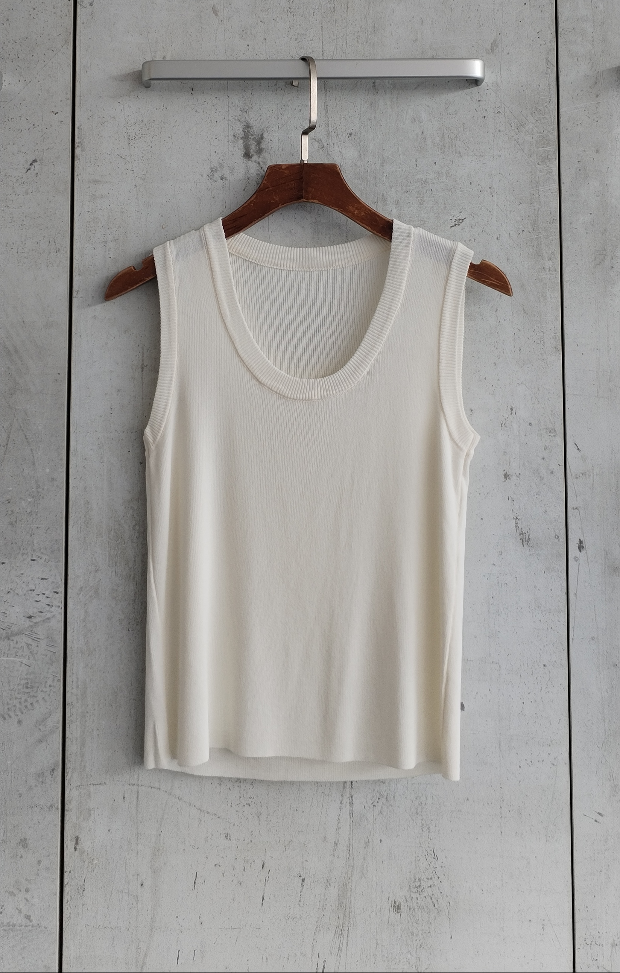 733 Ophel Sleeveless Knit Top (B 34-47cm; L 43cm)