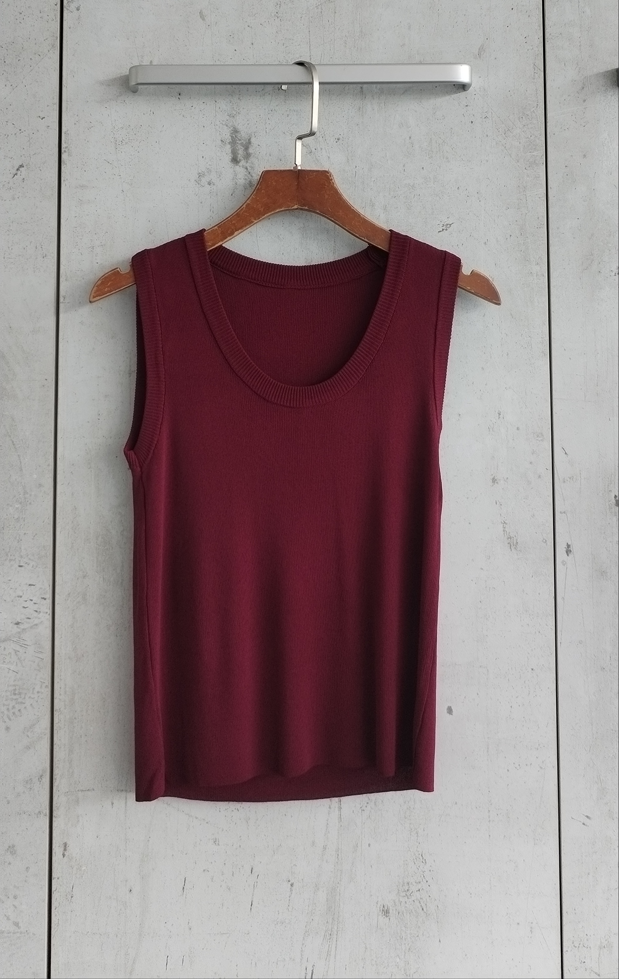 733 Ophel Sleeveless Knit Top (B 34-47cm; L 43cm)