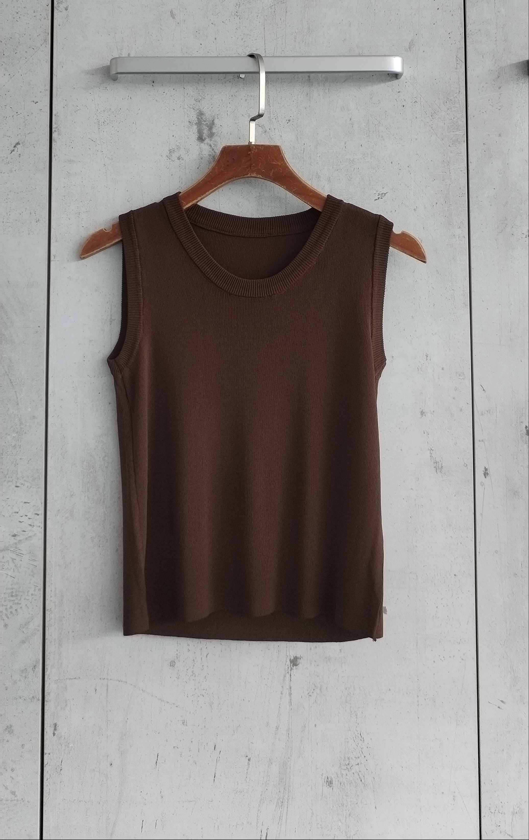 733 Ophel Sleeveless Knit Top (B 34-47cm; L 43cm)