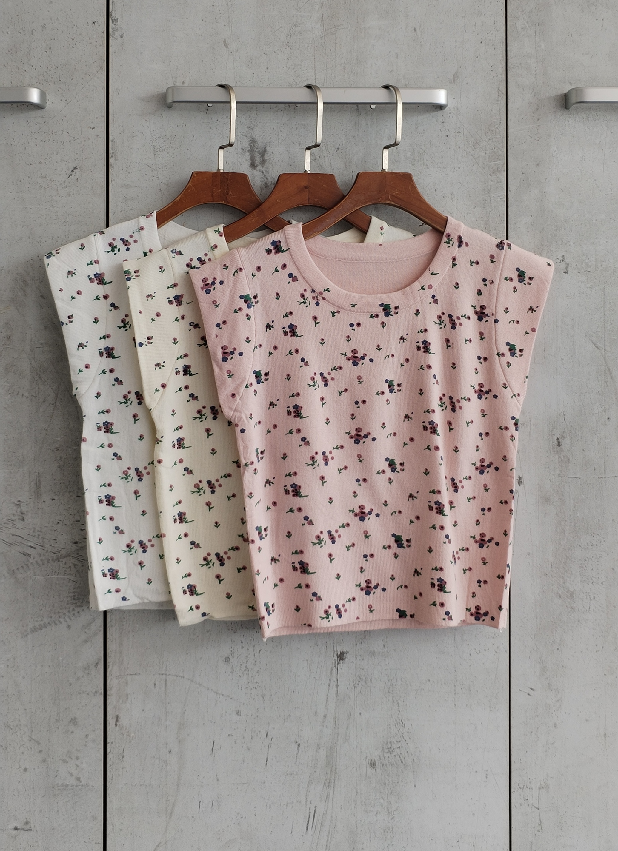 0167 Fereira Floral Cap Sleeve Knit Top (B 34-47cm; L 43cm)