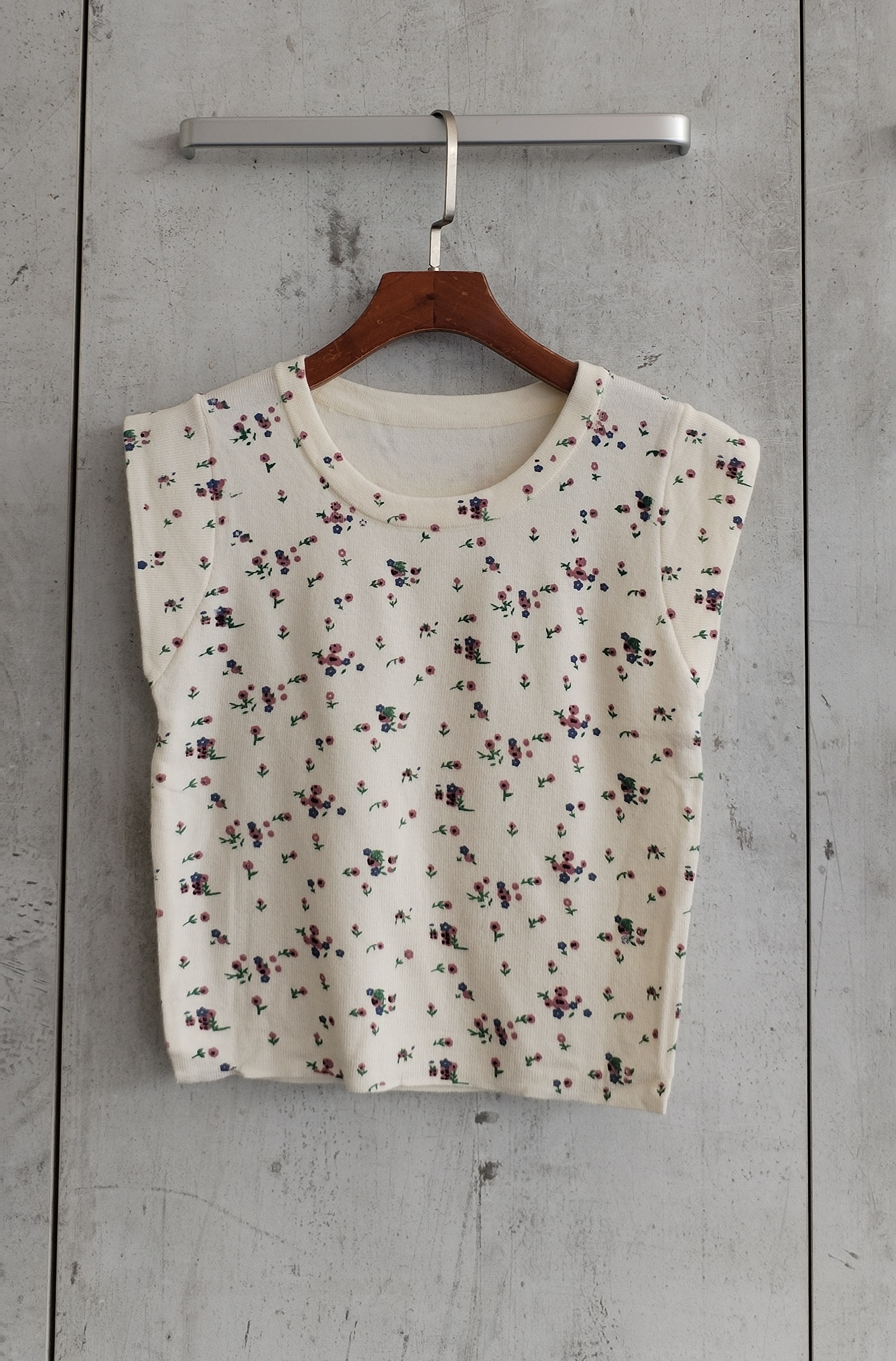 0167 Fereira Floral Cap Sleeve Knit Top (B 34-47cm; L 43cm)