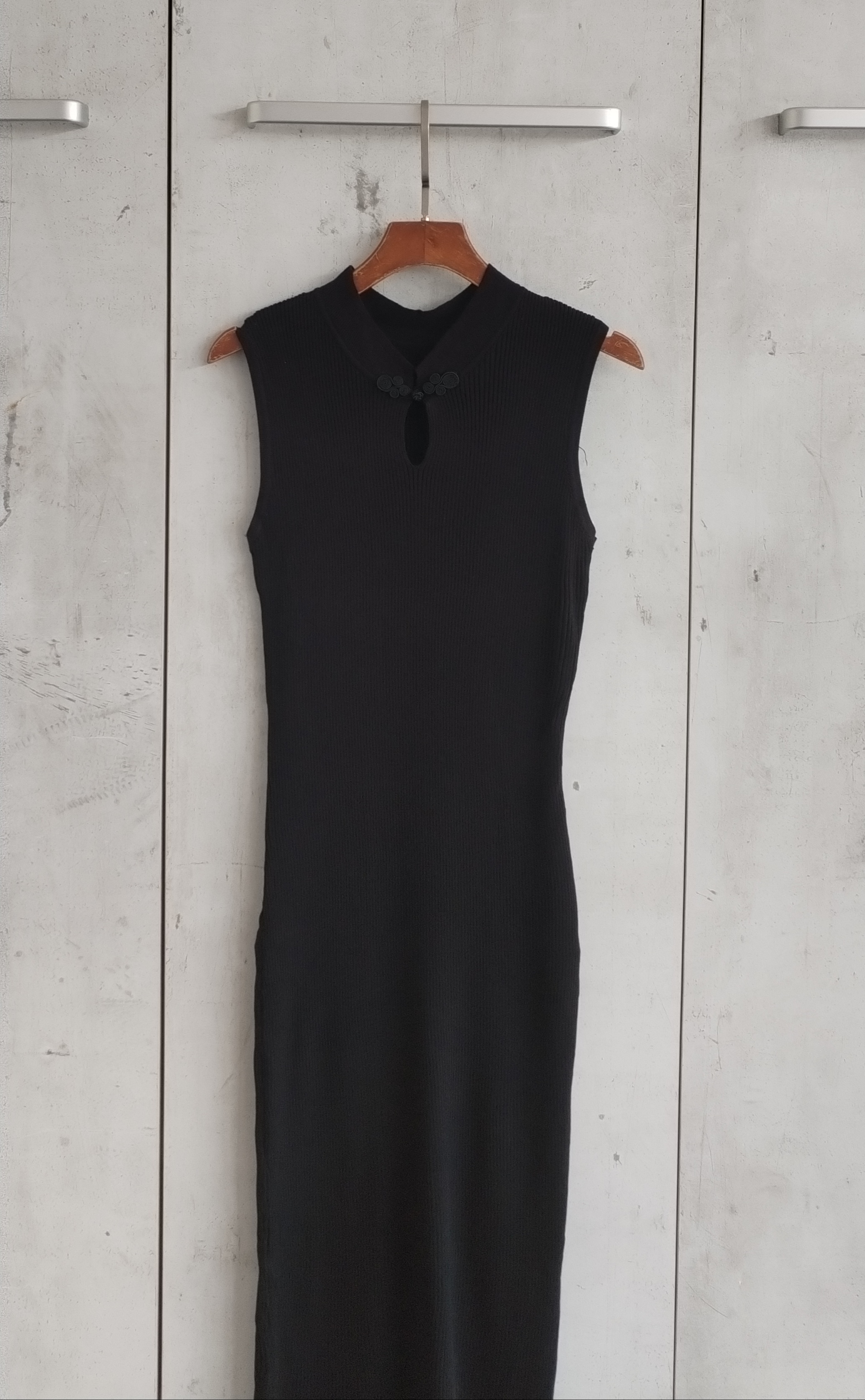 6001 Daiyu Sleeveless Knitted Dress w Knot Button (B 31-50cm; H 32-60cm; L 105cm)