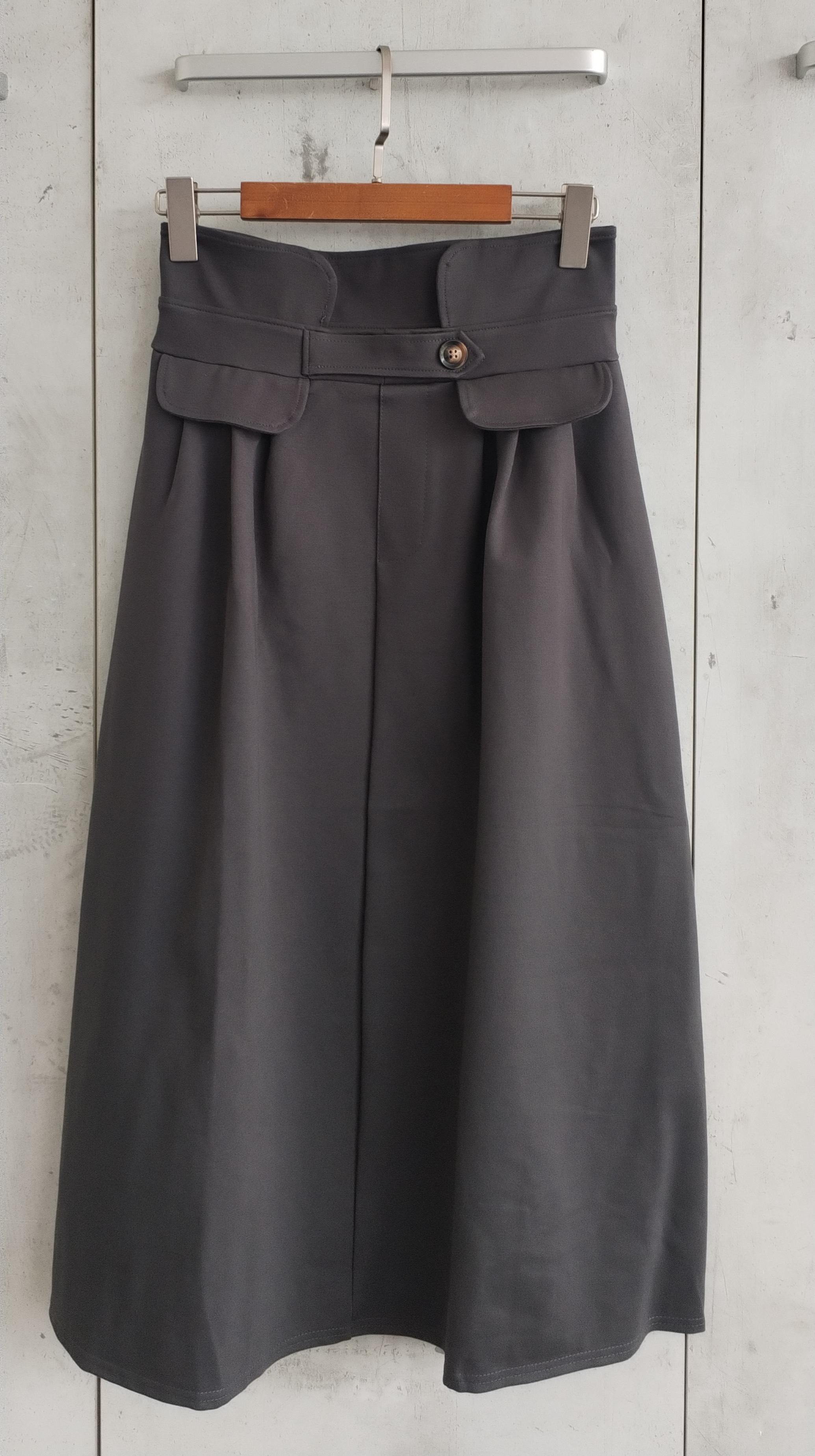 008 Annarita A-Line Skirt (W 35-46cm; H 50-65cm; L 77/83cm)