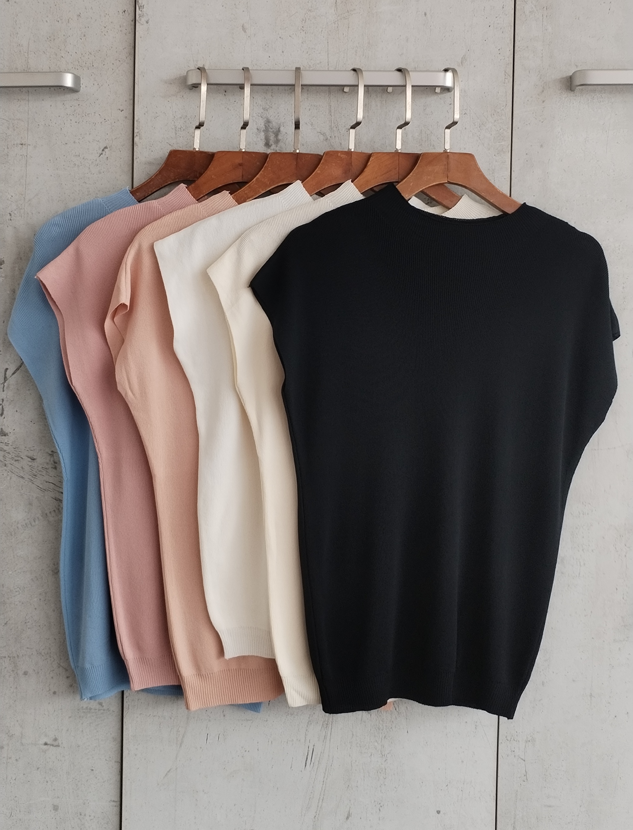 2751 Herra High Neck Knit Top (B 40-49cm; L 53cm)