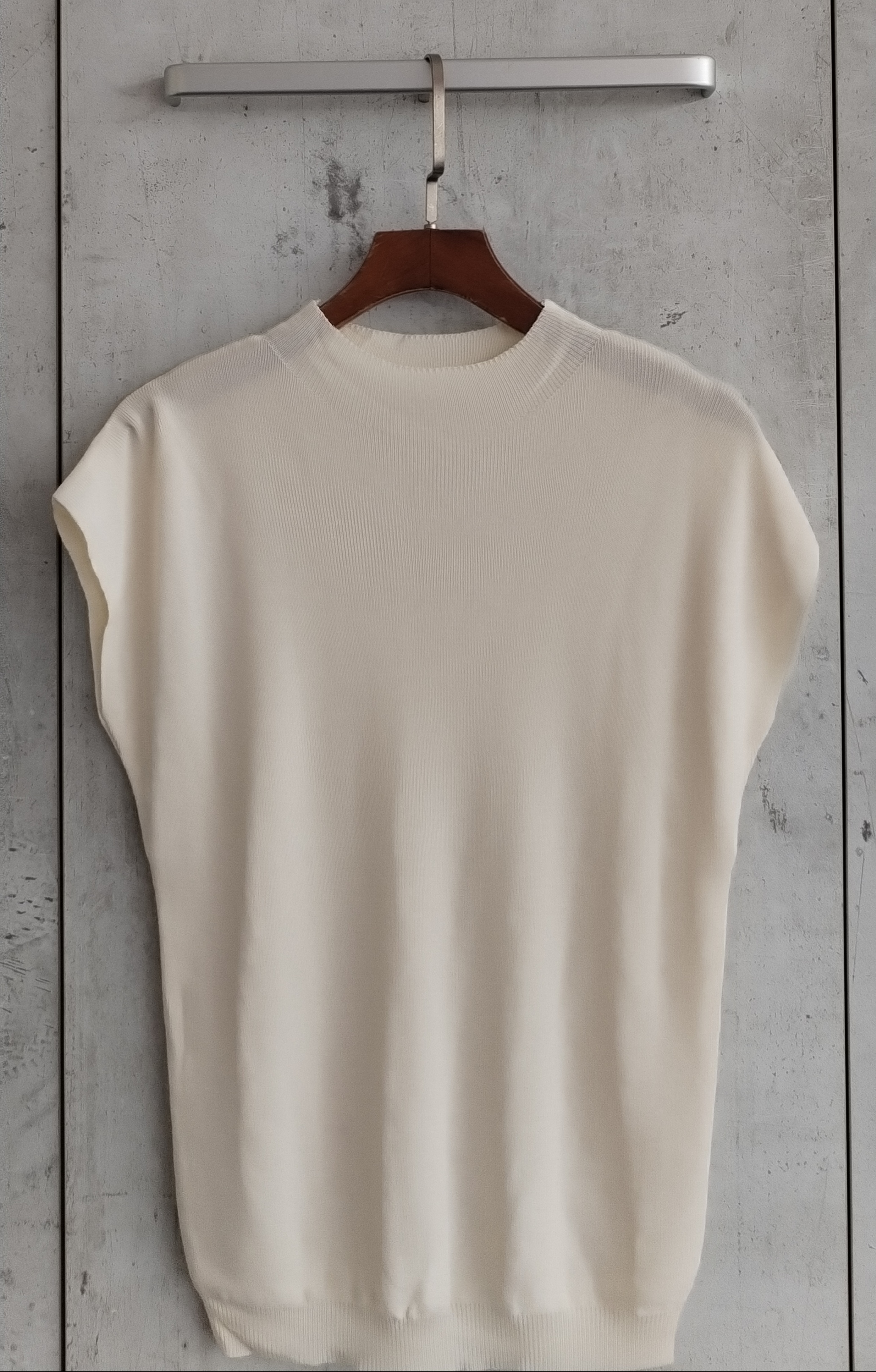 2751 Herra High Neck Knit Top (B 40-49cm; L 53cm)