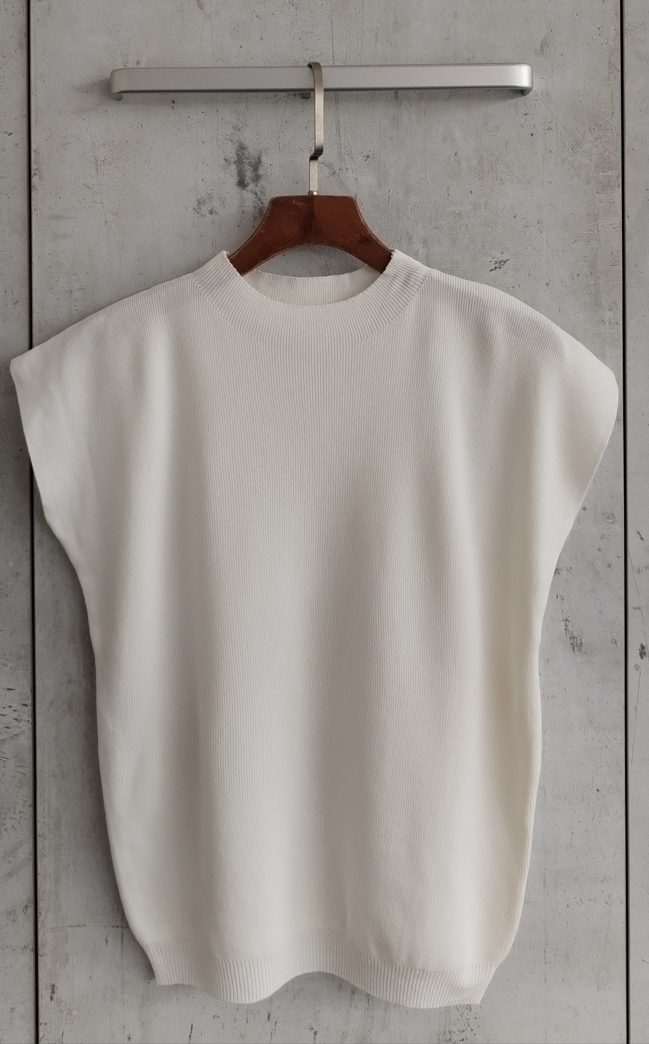2751 Herra High Neck Knit Top (B 40-49cm; L 53cm)