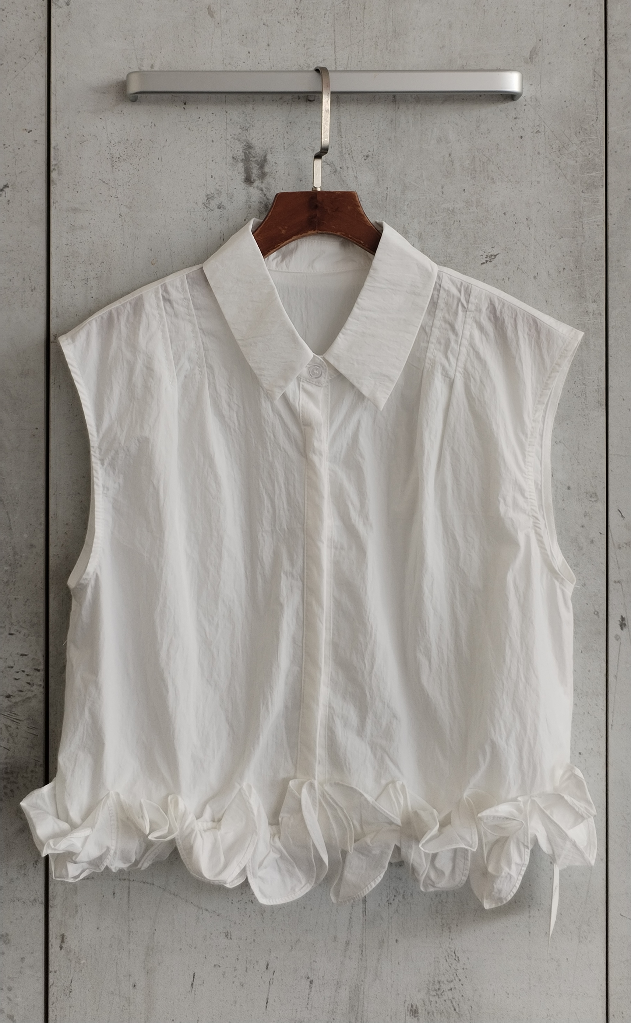 95533 Riano Ruffled Bottom Sleeveless Shirt (B 50cm; L 45cm)