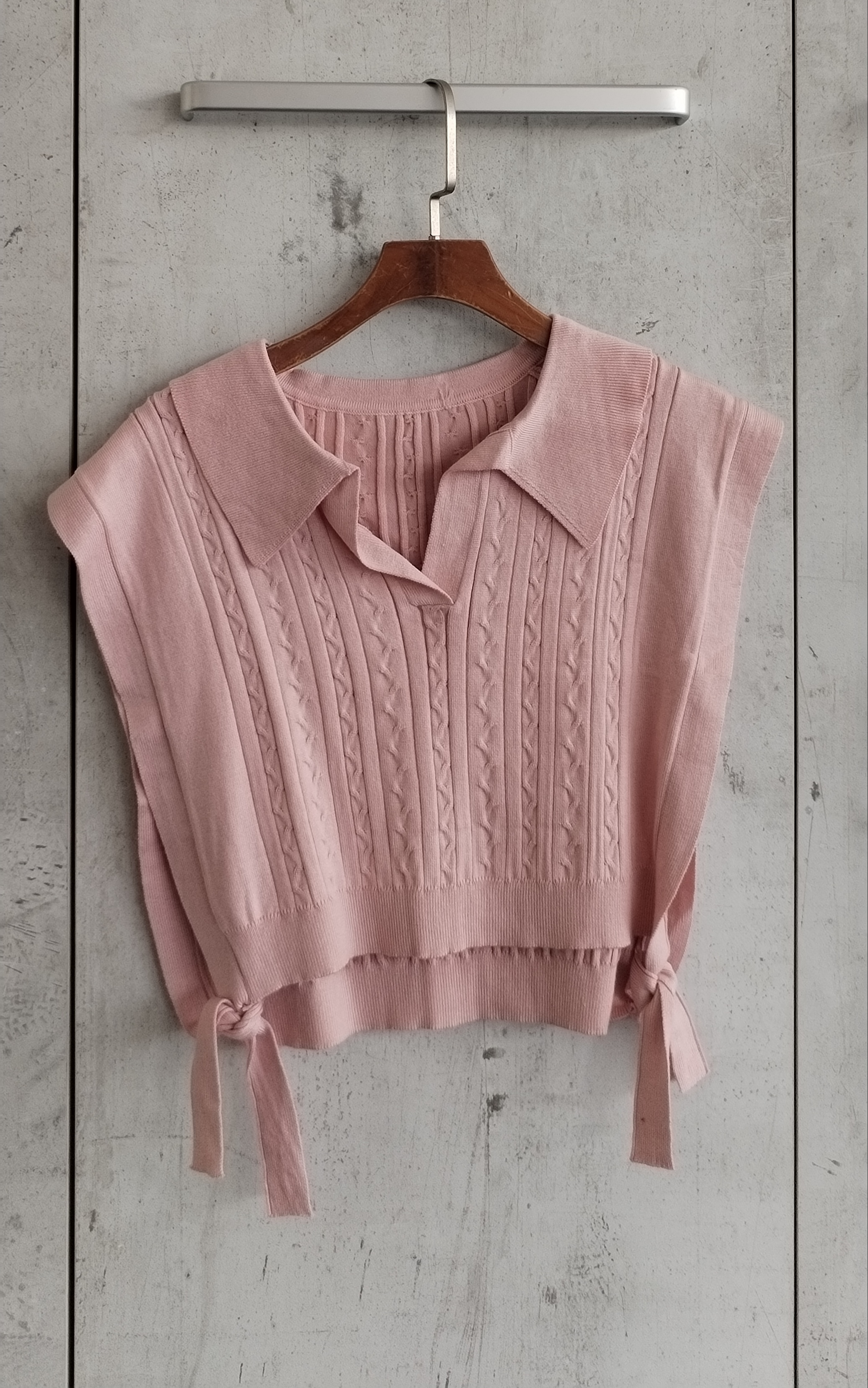 2753 Seveque Side Tie Collared Knit Top (B 43cm; L 42cm)