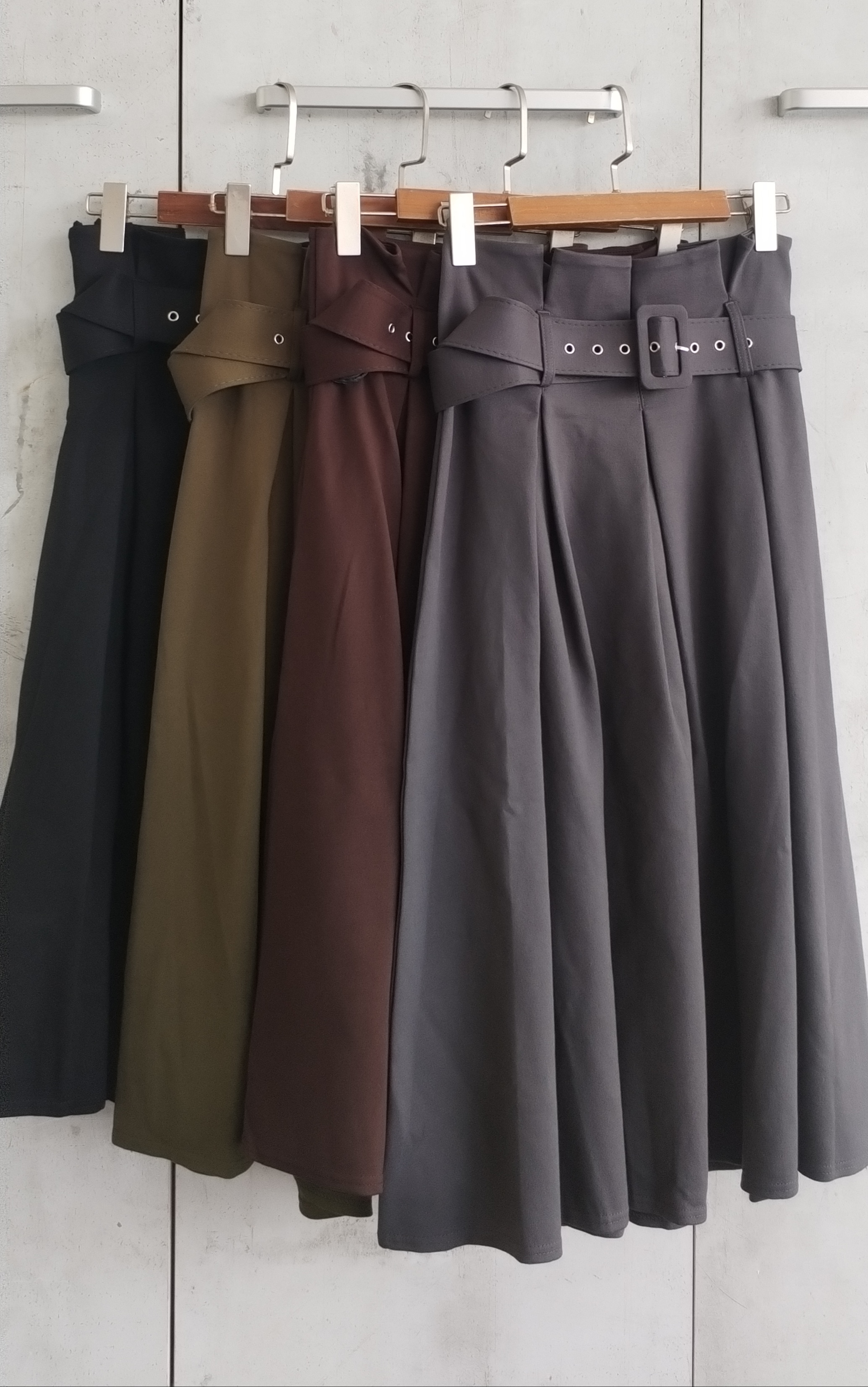 019 Attila A-Line Skirt w Pleated Waist & Belt (W 36-47cm; H 49-65cm; L 78cm)