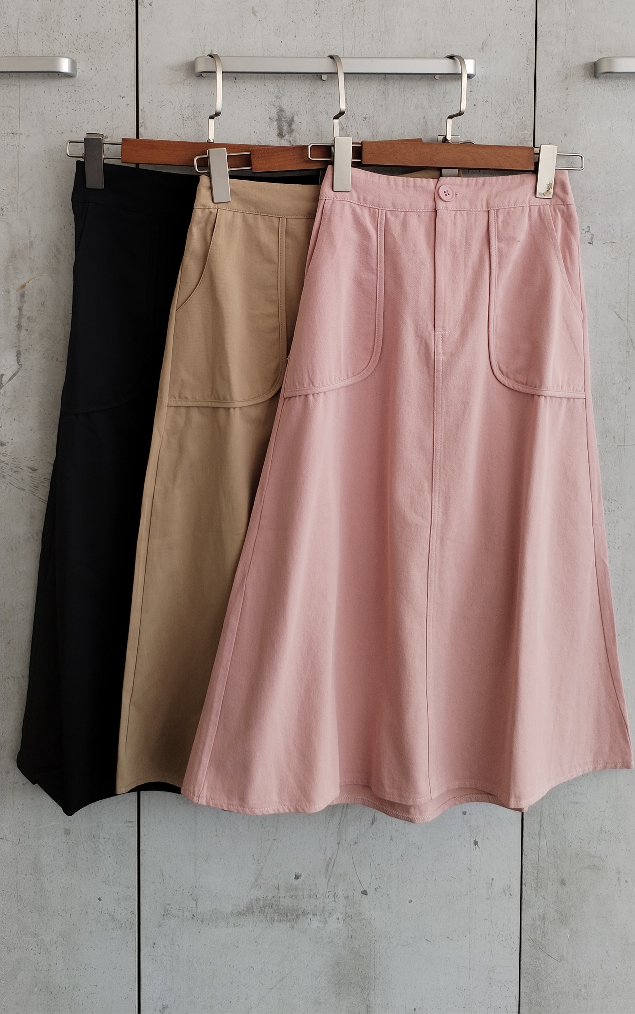 2605 Maglia Midi Skirt w Pockets (W 31-41cm; H 47cm; L 70cm)