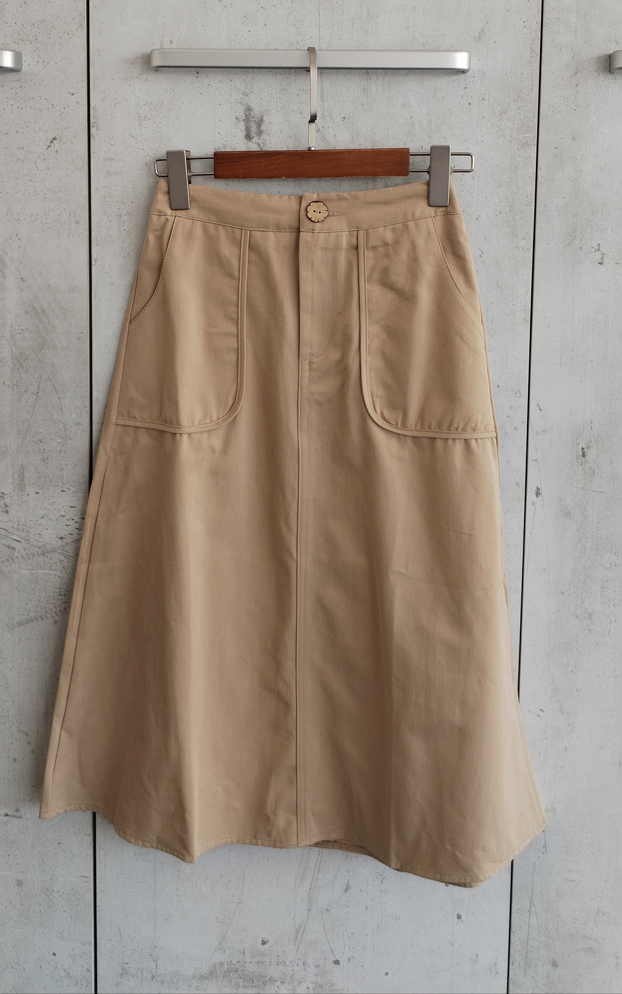 2605 Maglia Midi Skirt w Pockets (W 31-41cm; H 47cm; L 70cm)