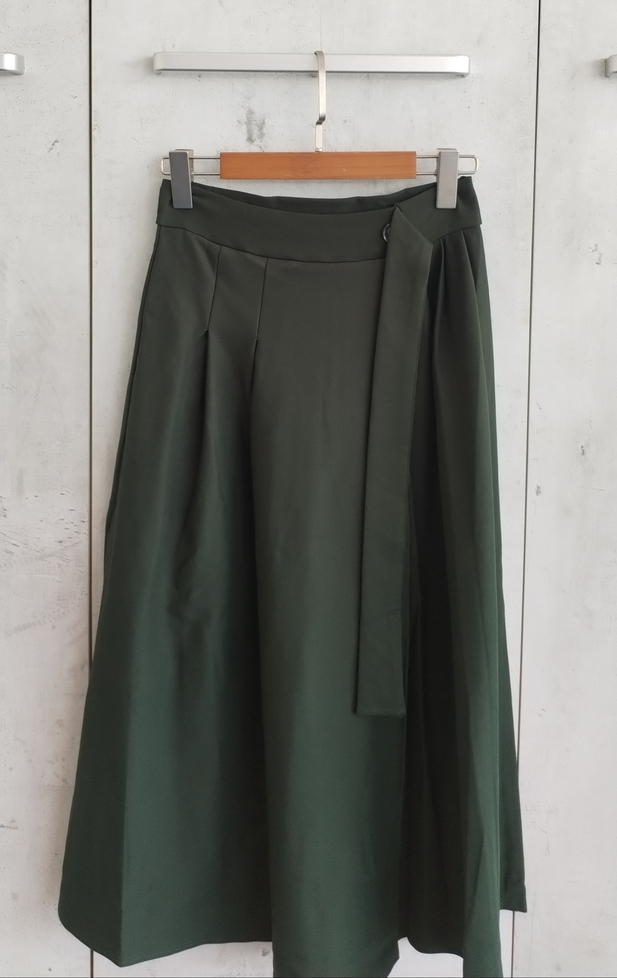 005 Alvia A-Line Skirt (W 36-48cm; H 49-65cm; L 80cm)