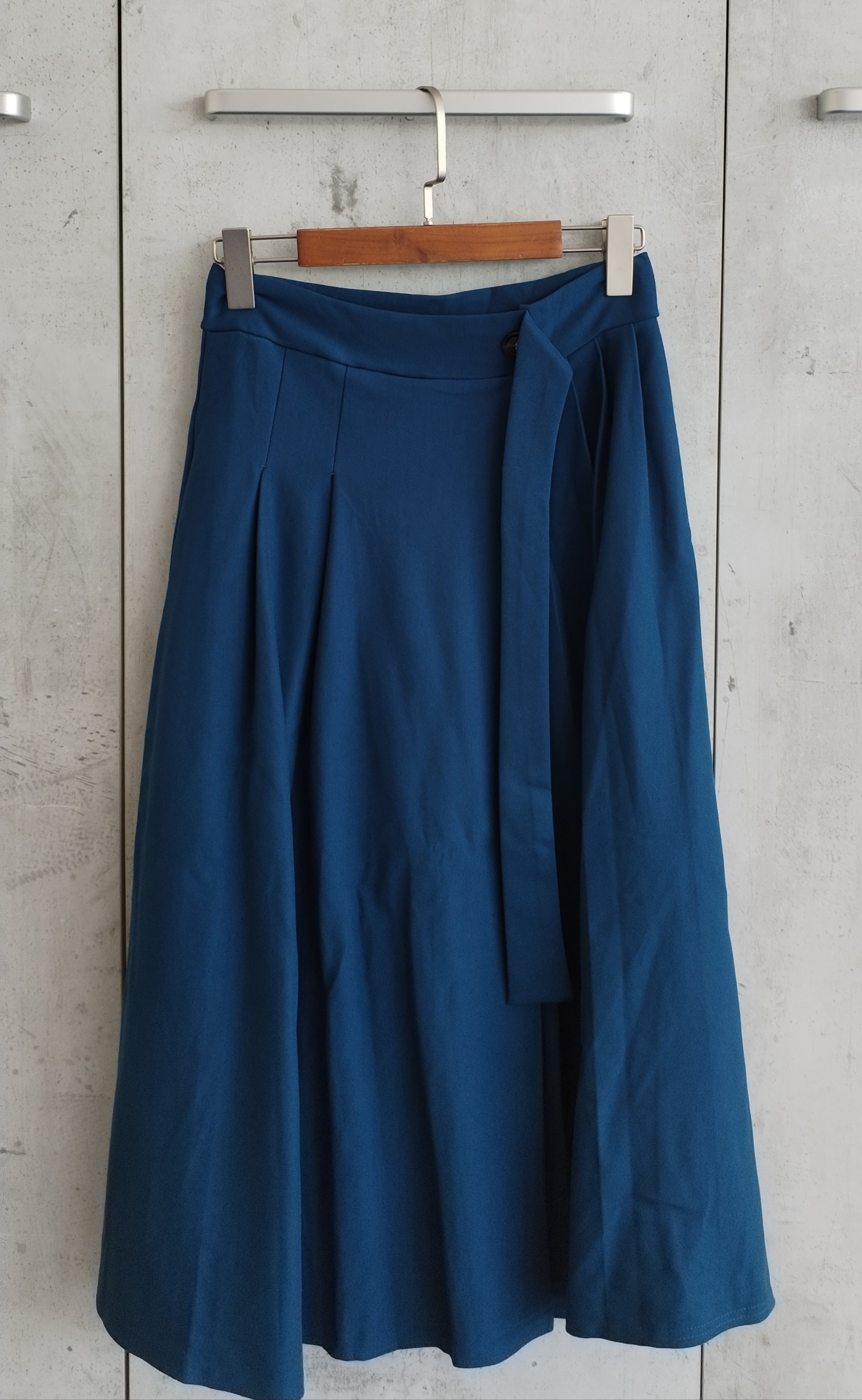 005 Alvia A-Line Skirt (W 36-48cm; H 49-65cm; L 80cm)