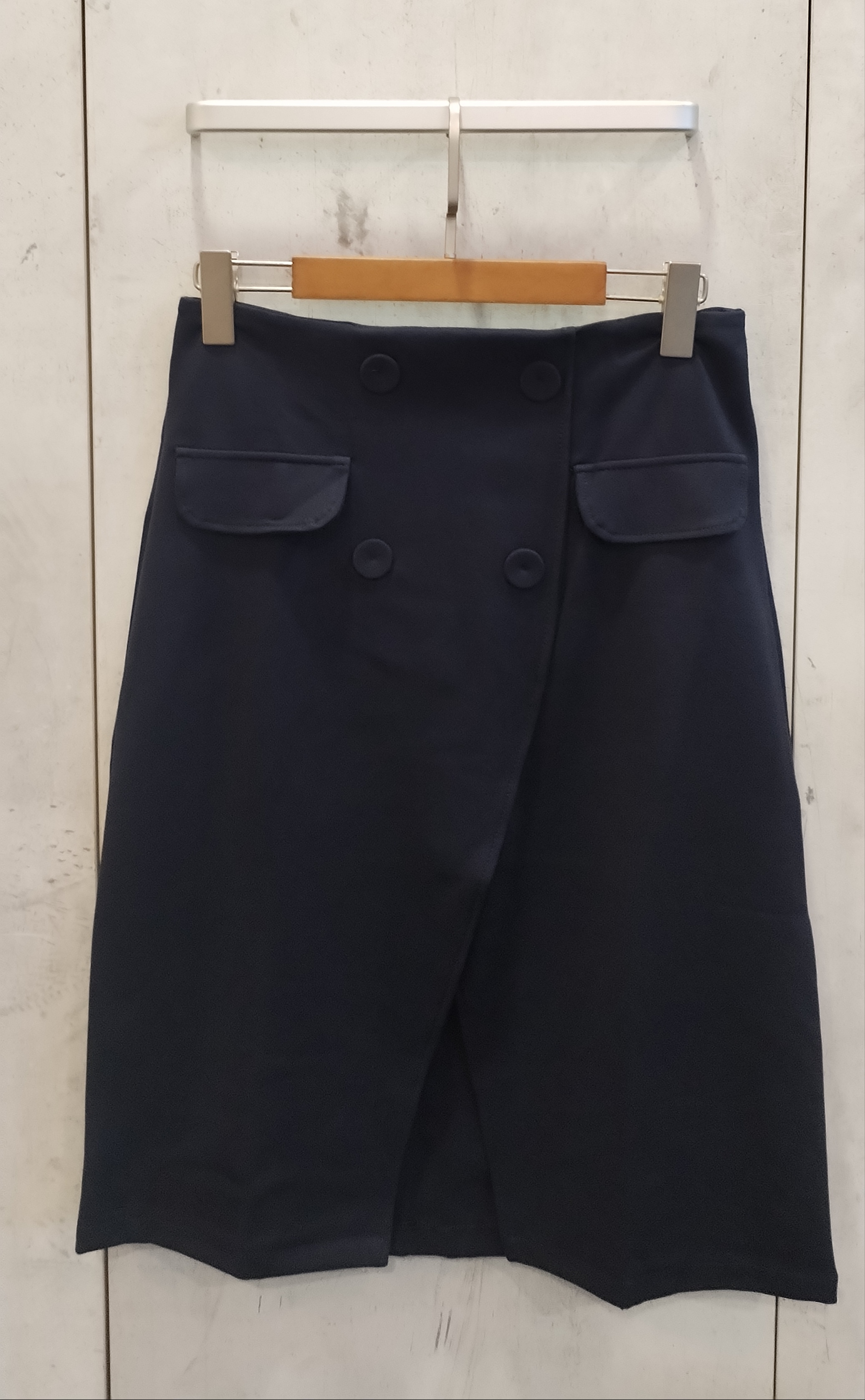 09 Balentina Button-Embellished Front Slit Skirt (UW 37-51cm; H 46-58cm; L 62cm)