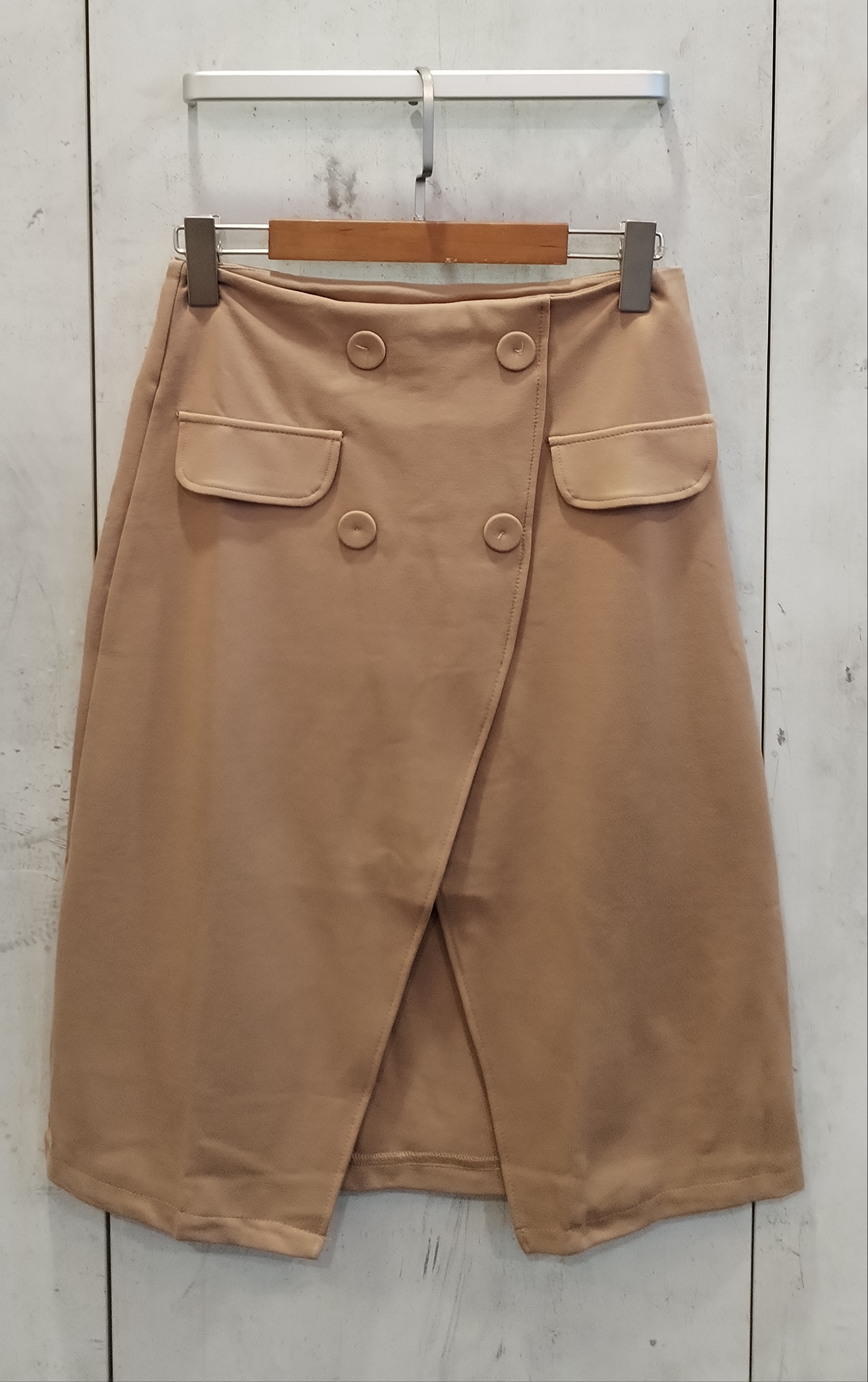 09 Balentina Button-Embellished Front Slit Skirt (UW 37-51cm; H 46-58cm; L 62cm)