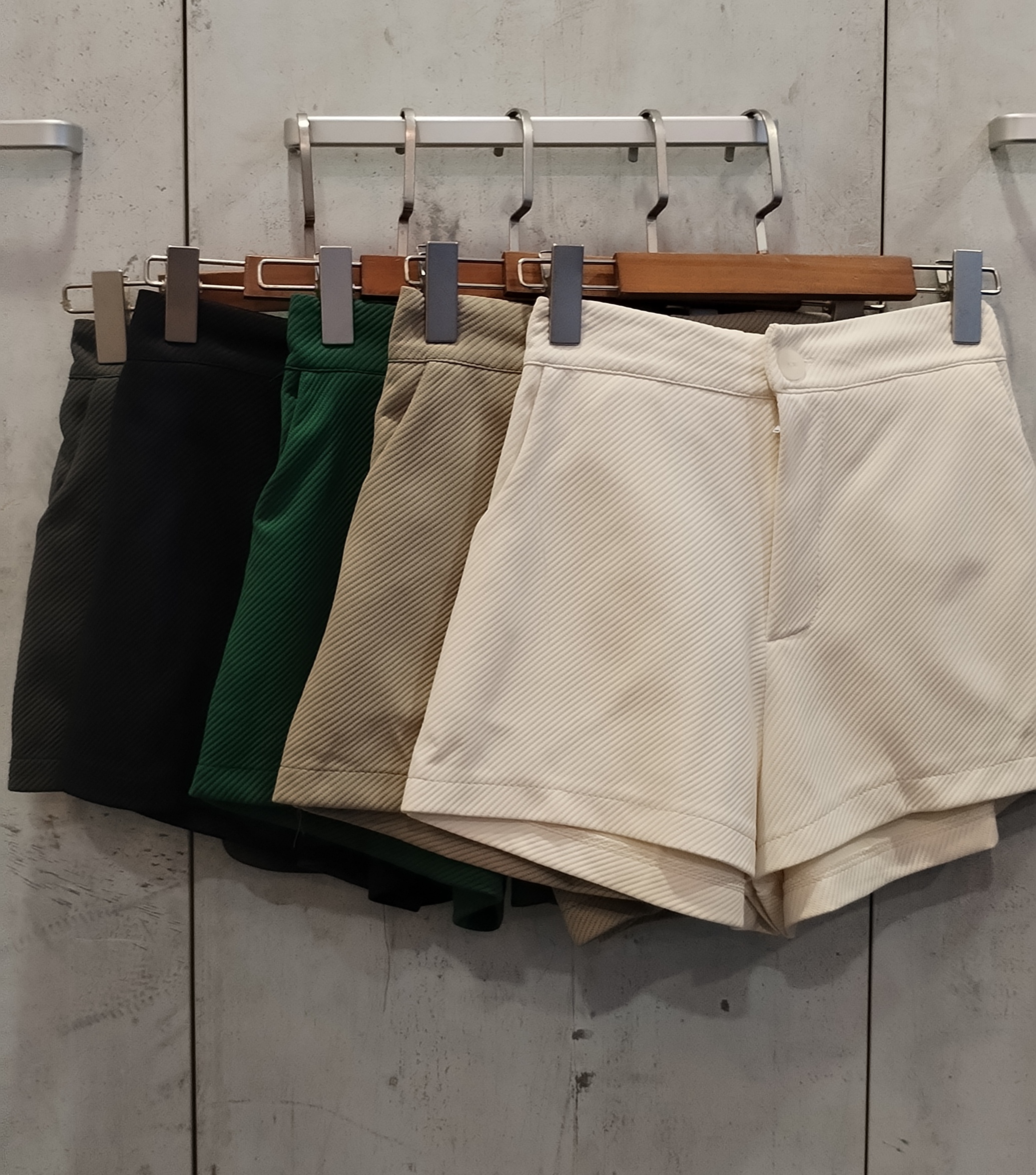 2766 Jiarna Shorts (UW 31-44cm; H 48-53cm; L 32cm)