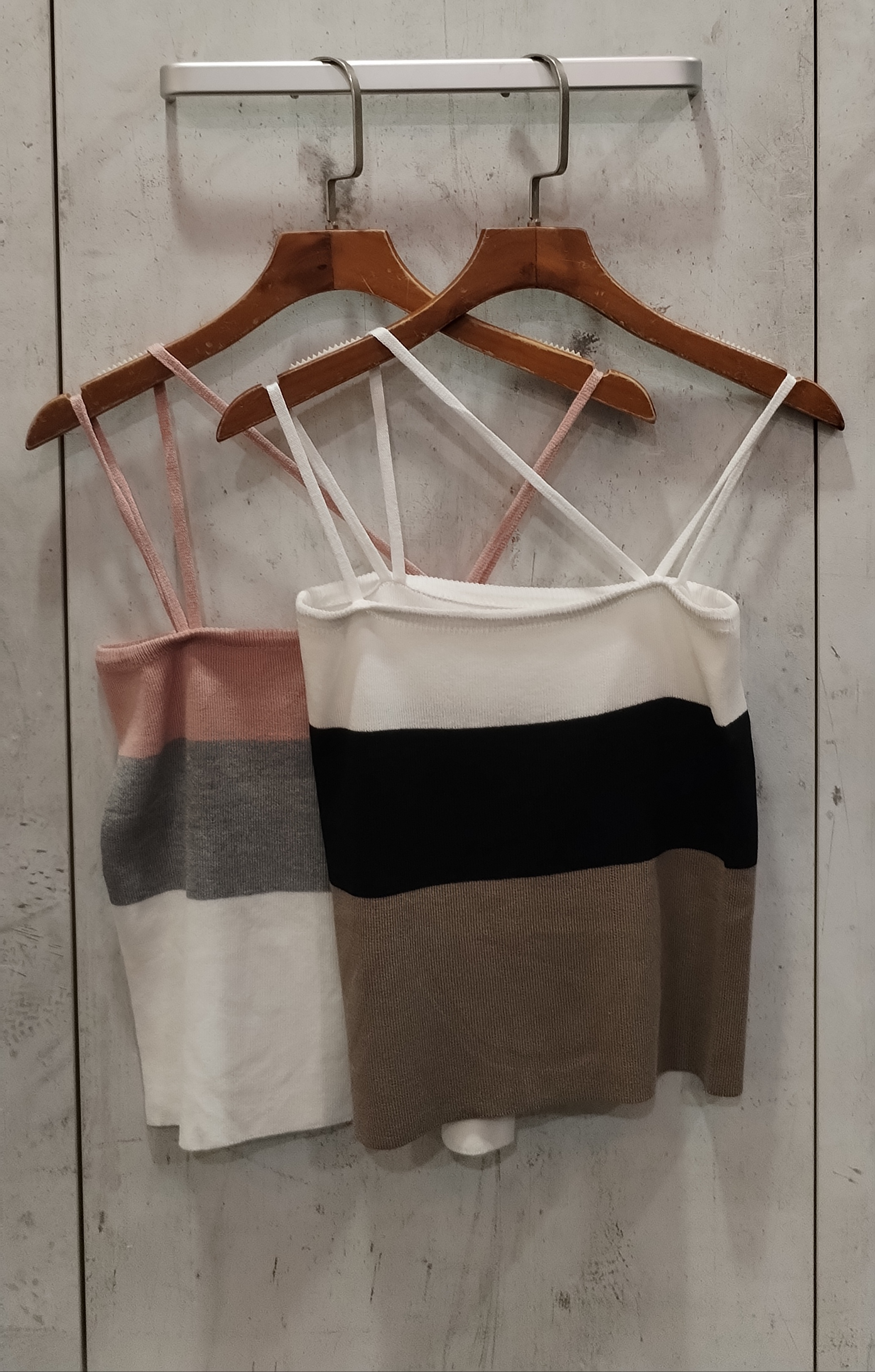 2760 Triquini Tricoloured Spaghetti Strap Knit Top (B 31-45cm; L 41cm)