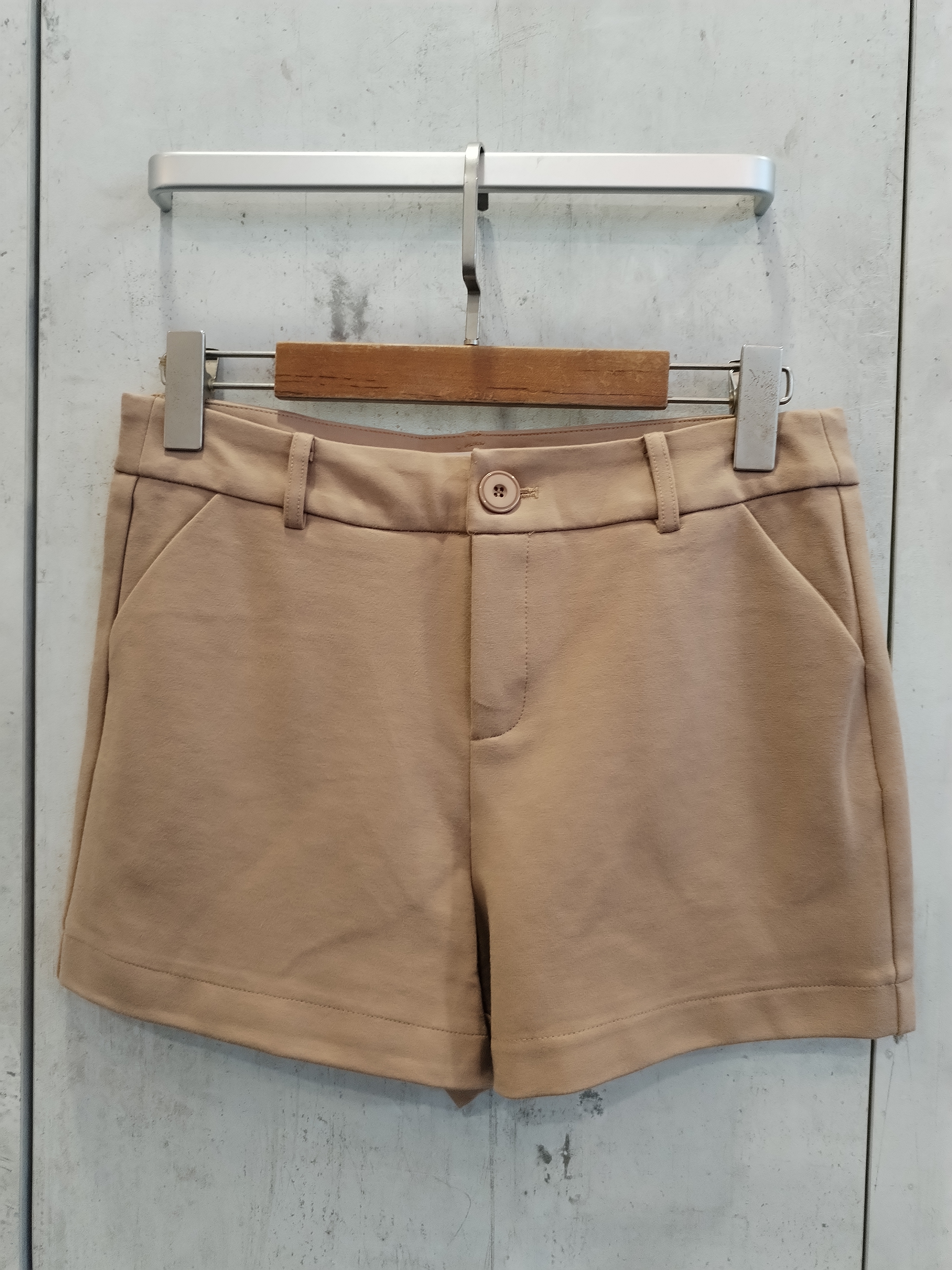 2680 Nicolia Signature Shorts (M Size: UW 36-40cm, H 43-47cm, L 31cm; L Size: UW 37-41cm, H 44-48cm, L 32cm; XL Size: UW 38-42cm, H 45-49cm, L 32cm; XXL Size: UW 42-47cm, H 48-52cm, L 32cm)