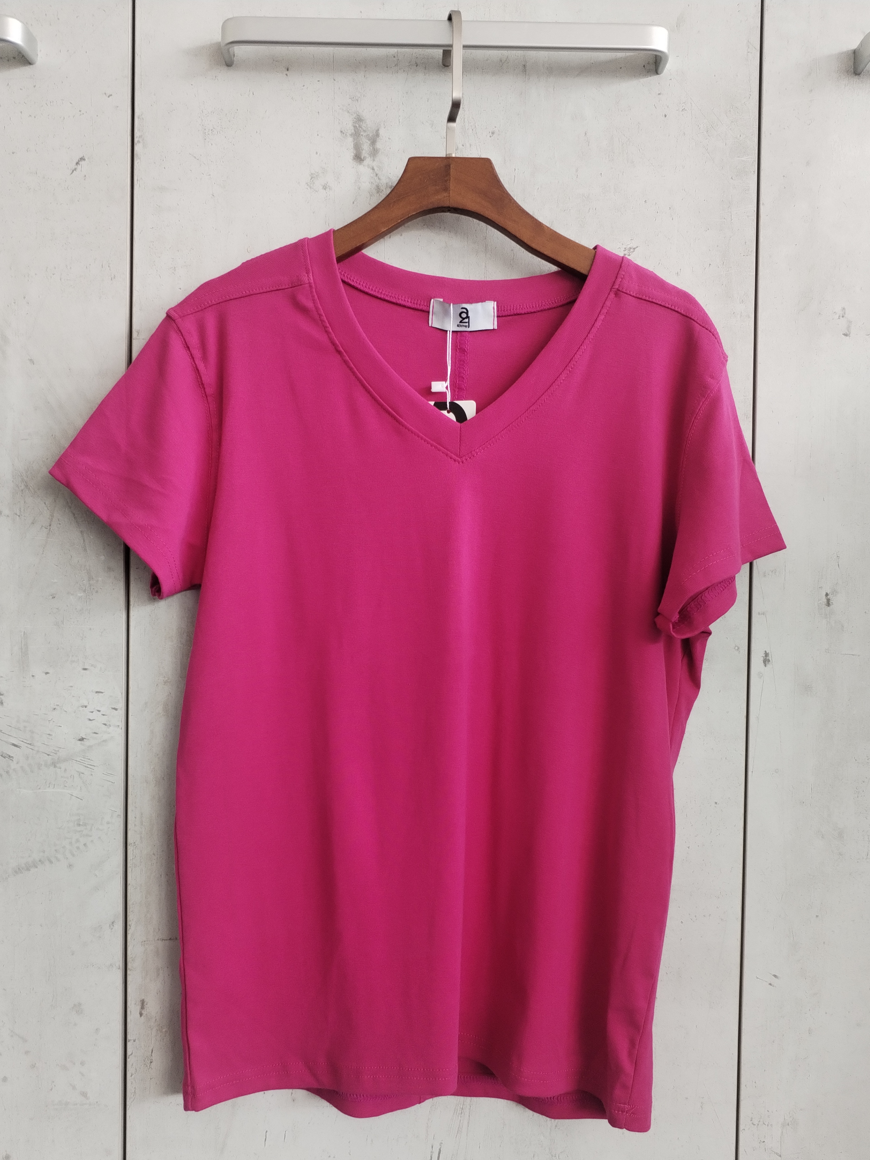 2776 Victor Short Sleeve V Neck Cotton Top (B 46-52cm; L 61cm)