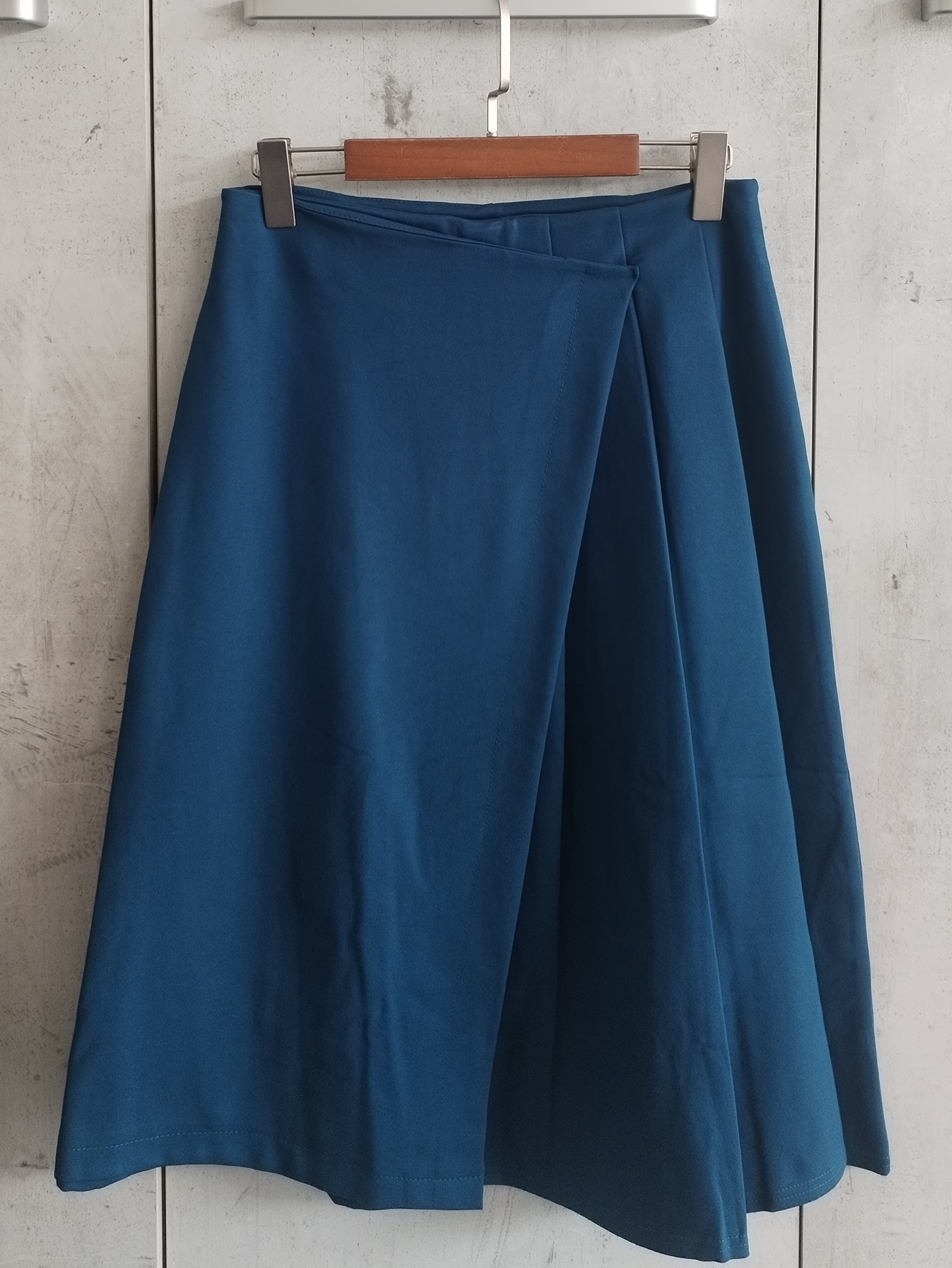 003 Anniko A-Line Midi Skirt (UW 36-48cm; H 46-58cm; L 68cm)