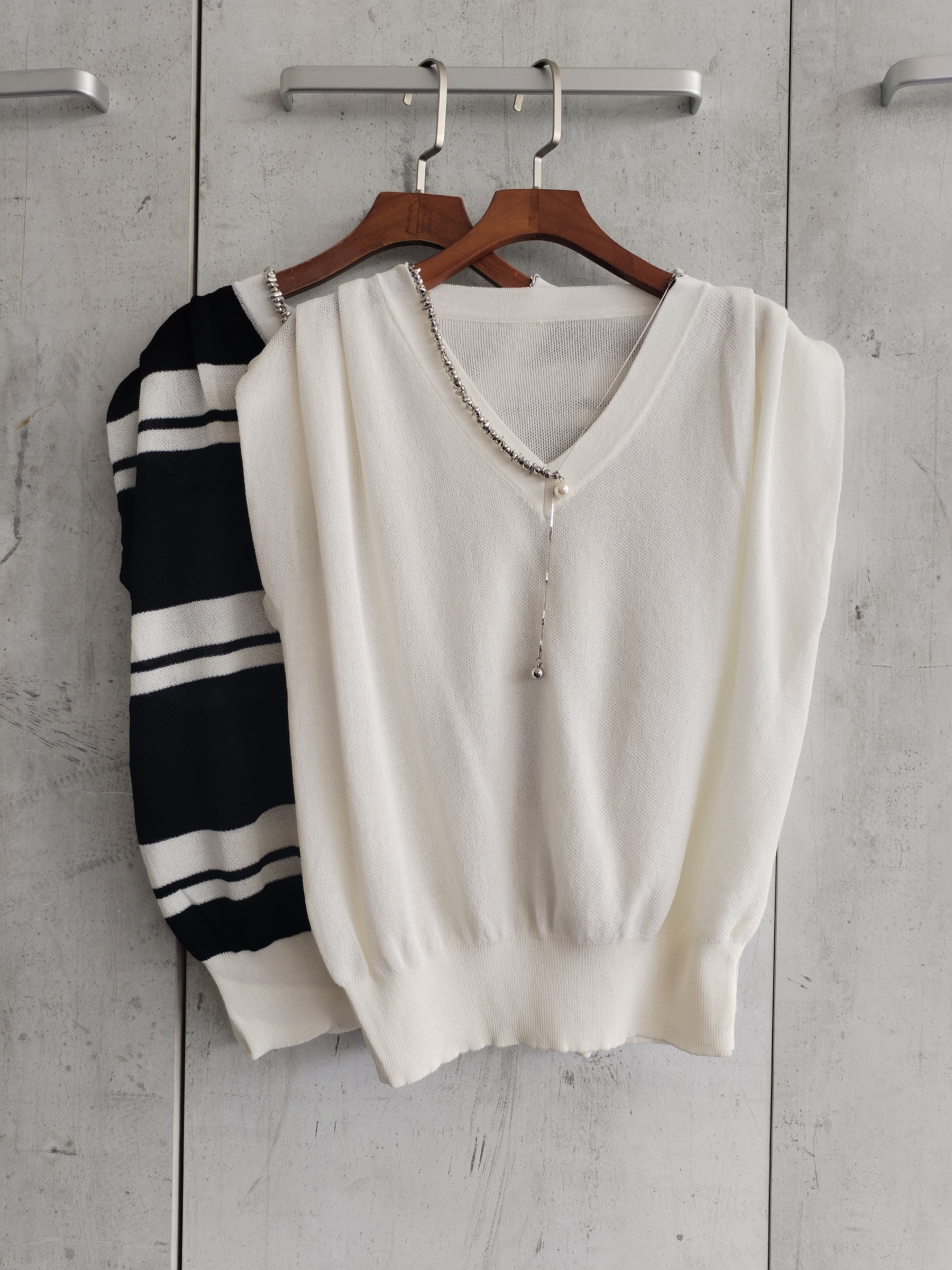 3000 Virgil V-Neck Sleeveless Knit Top (B 55-57cm; L 54cm)