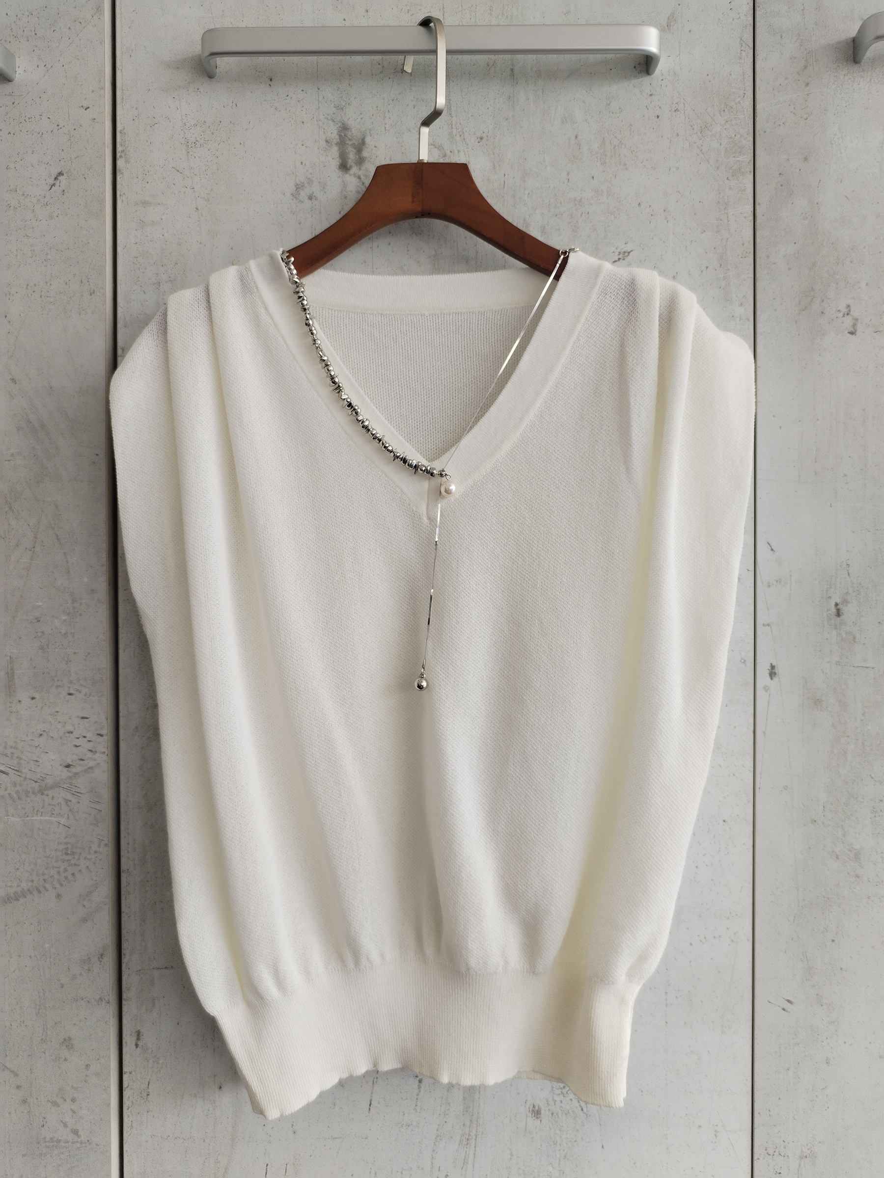 3000 Virgil V-Neck Sleeveless Knit Top (B 55-57cm; L 54cm)