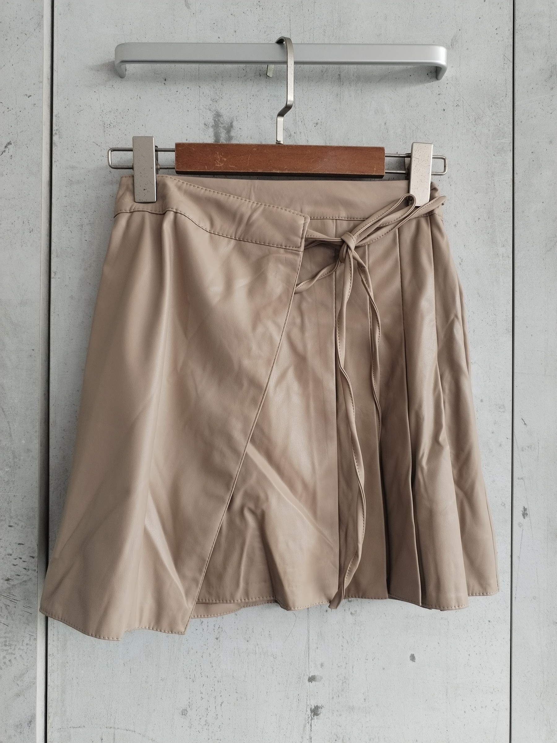 9171 Lesly Leather Mini Skirt w Side Zipper (UW 30-39cm; H 41-48cm; L 39cm)