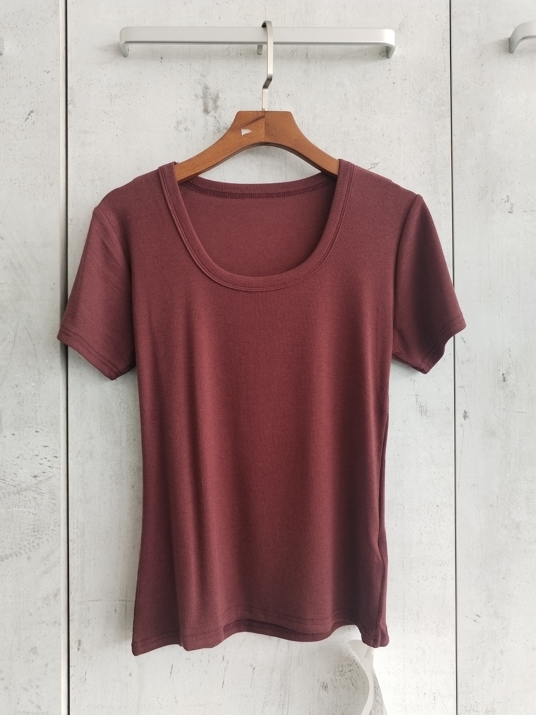 9157 Richarda Ribbed Fitted Cotton Top (B 36-49cm; L 51cm)