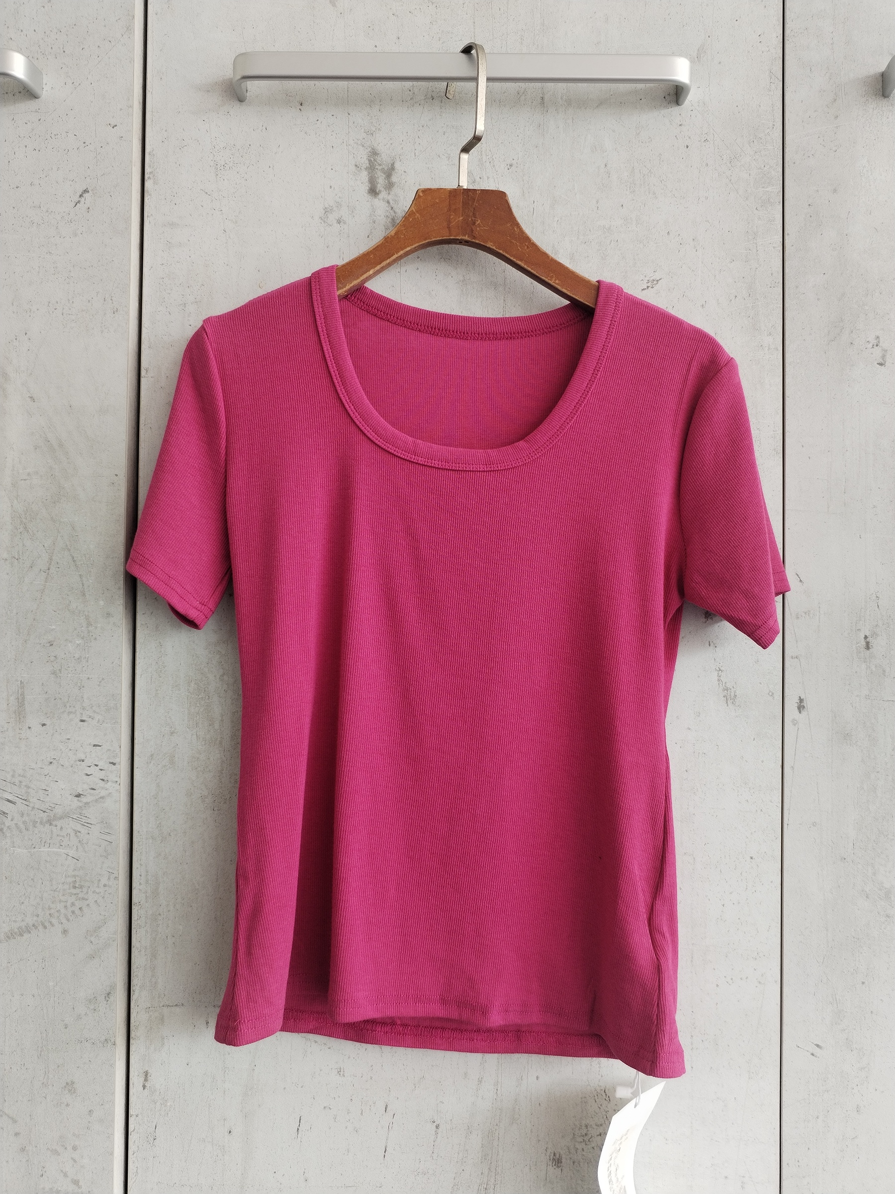 9157 Richarda Ribbed Fitted Cotton Top (B 36-49cm; L 51cm)