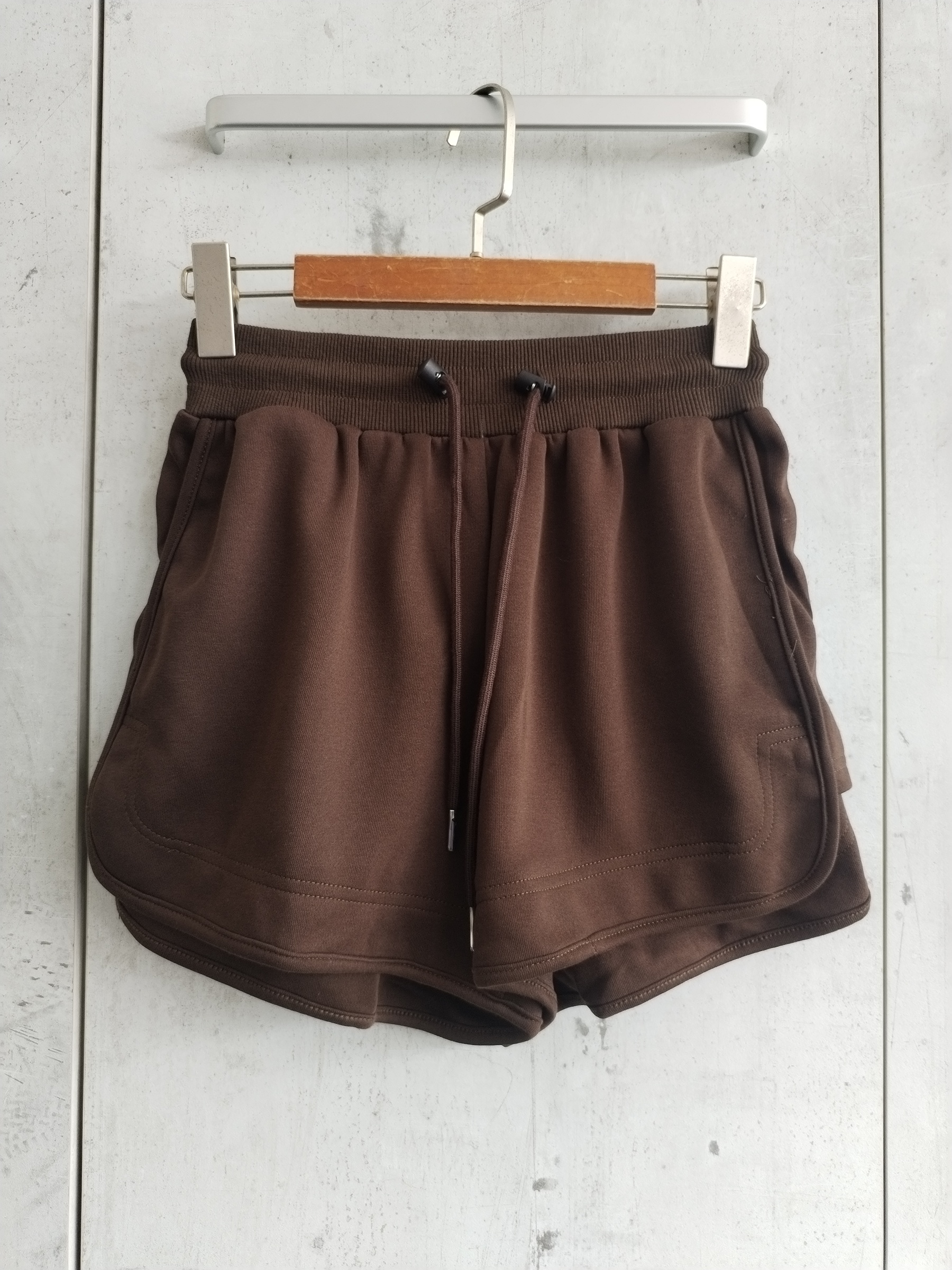 813 Scotlyn Sweat Shorts w Tie-Waist (UW 31-48cm; H 53-63cm; L 33cm)