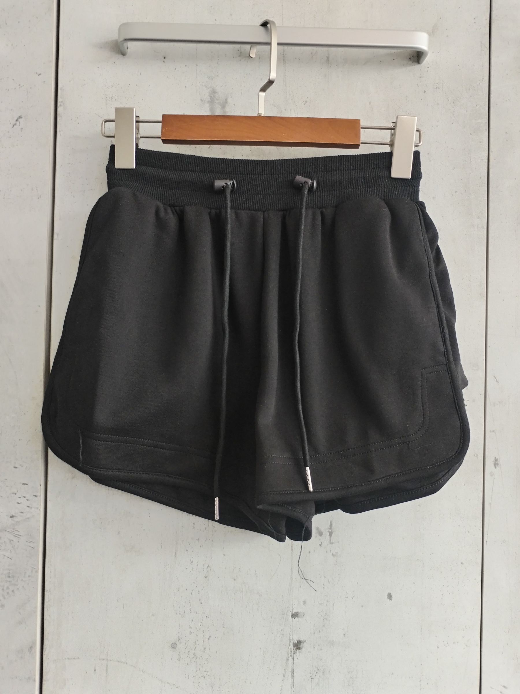813 Scotlyn Sweat Shorts w Tie-Waist (UW 31-48cm; H 53-63cm; L 33cm)