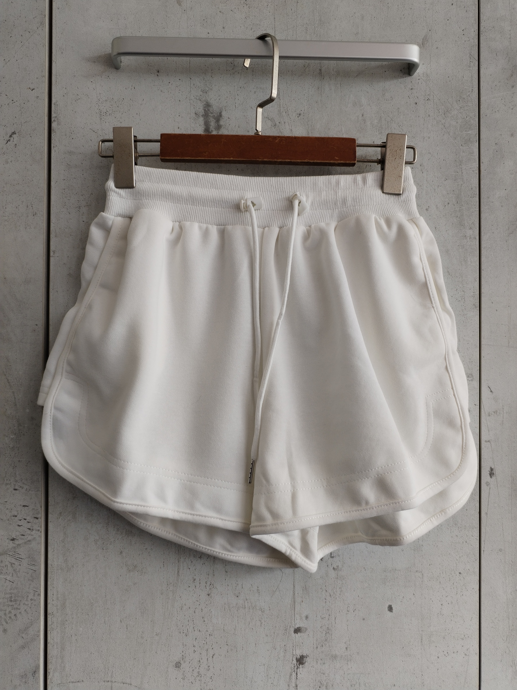 813 Scotlyn Sweat Shorts w Tie-Waist (UW 31-48cm; H 53-63cm; L 33cm)