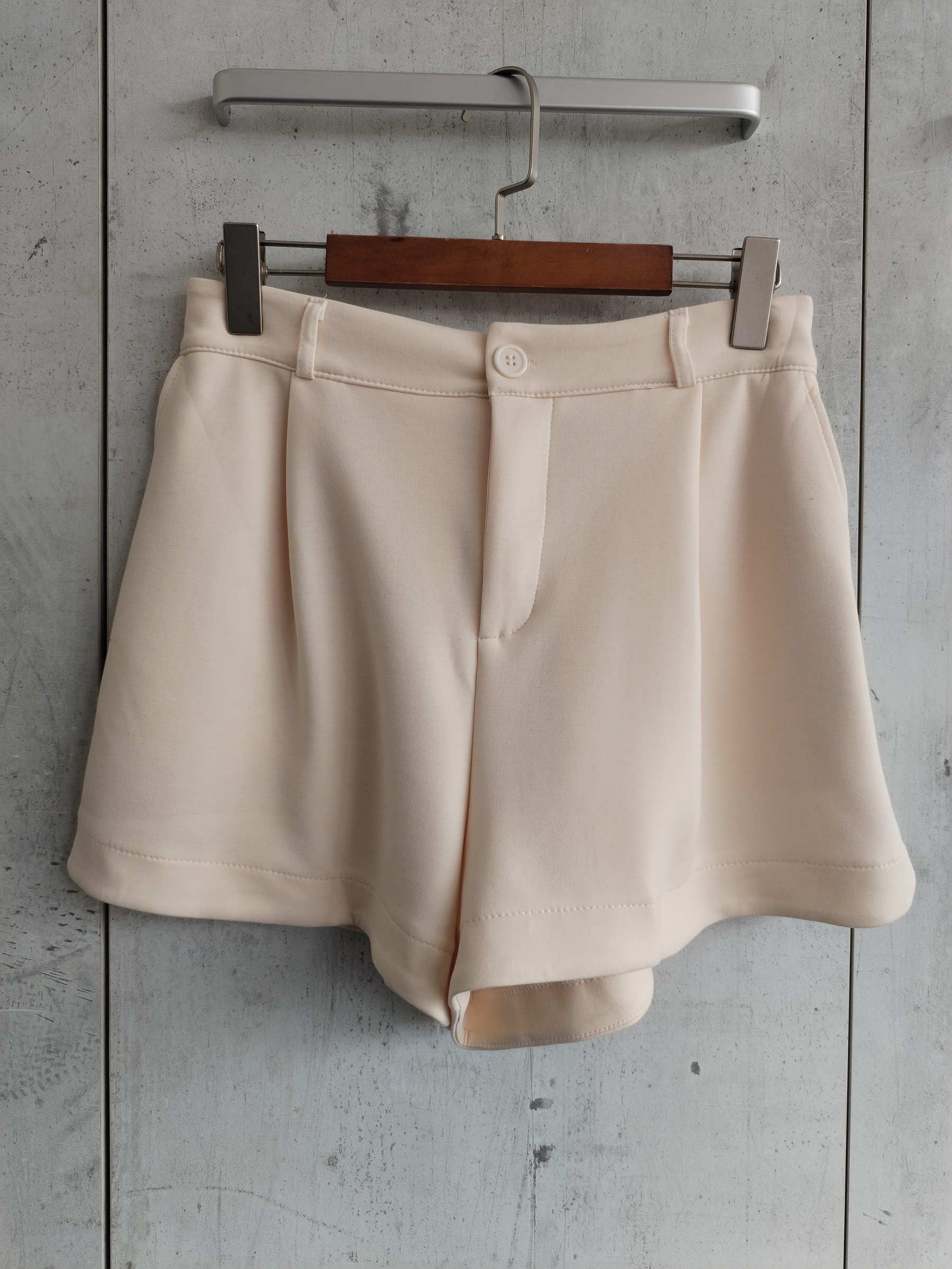 2826 June Shorts (L) (UW 36-53cm; H 54-70cm; L 35cm)