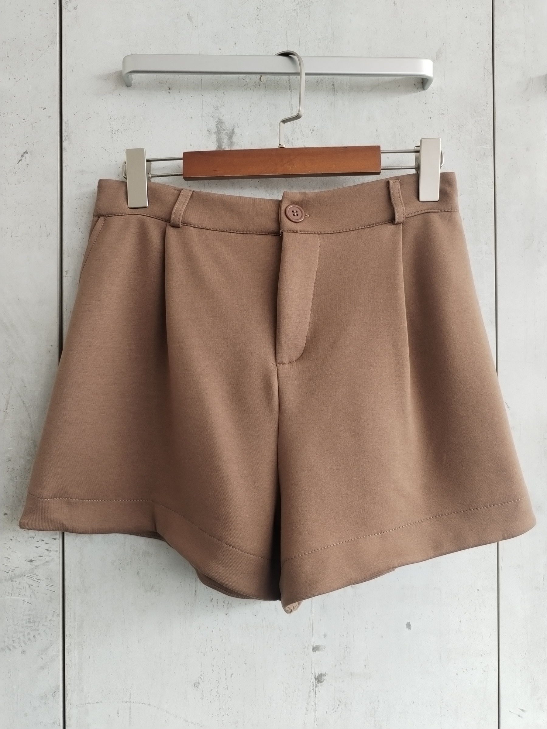 2826 June Shorts (L) (UW 36-53cm; H 54-70cm; L 35cm)