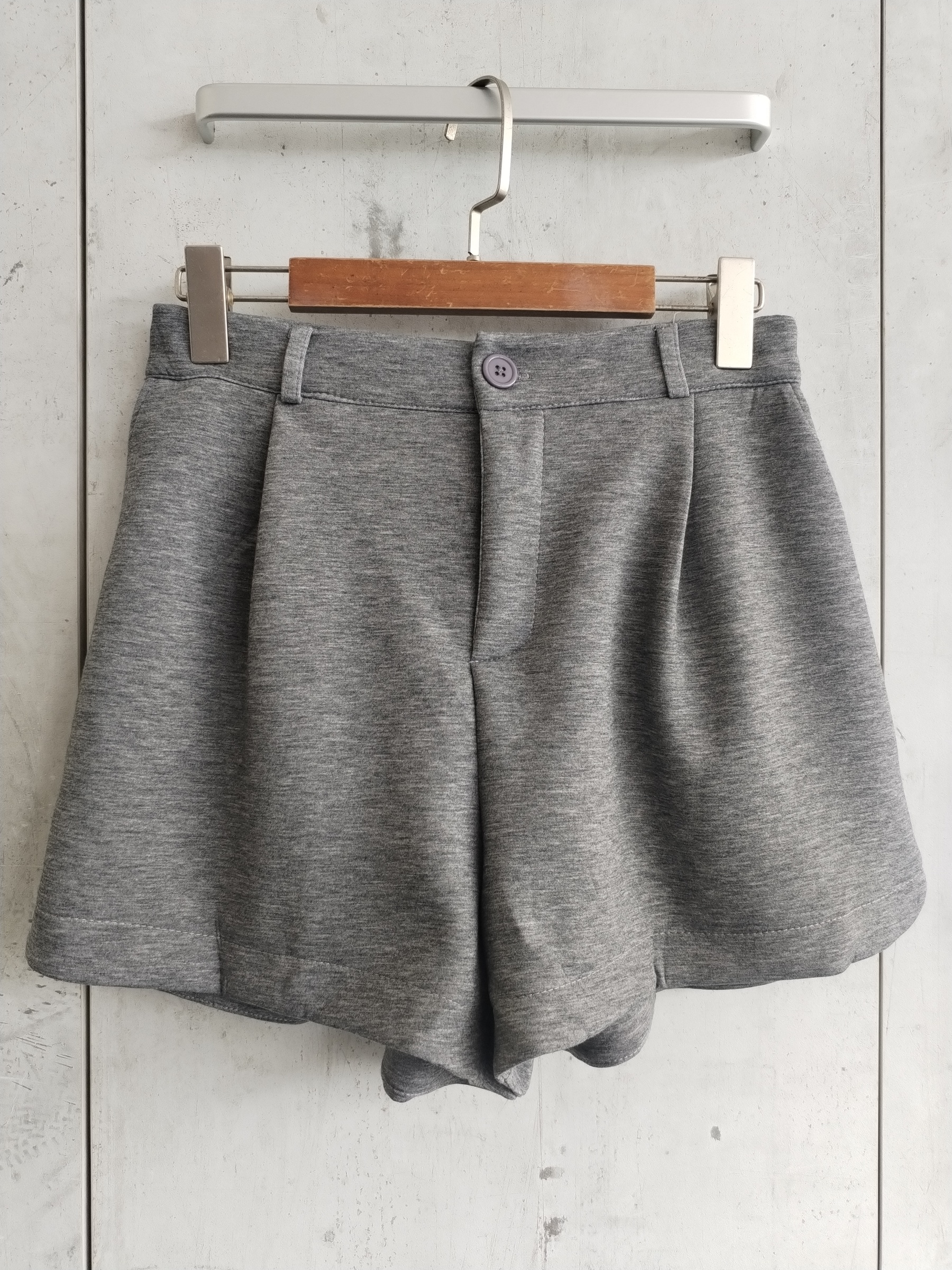 2826 June Shorts (L) (UW 36-53cm; H 54-70cm; L 35cm)