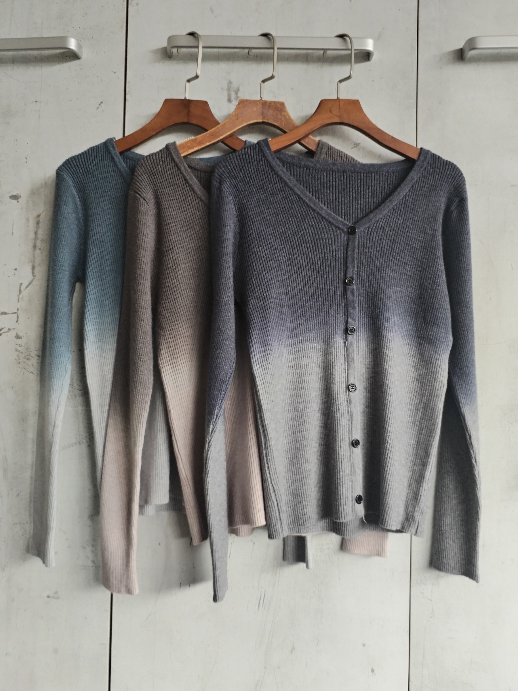 6742 Burkleigh Two-Toned Button-Embellished Long Sleeve Knit Top (B 35-56cm; L 53cm)