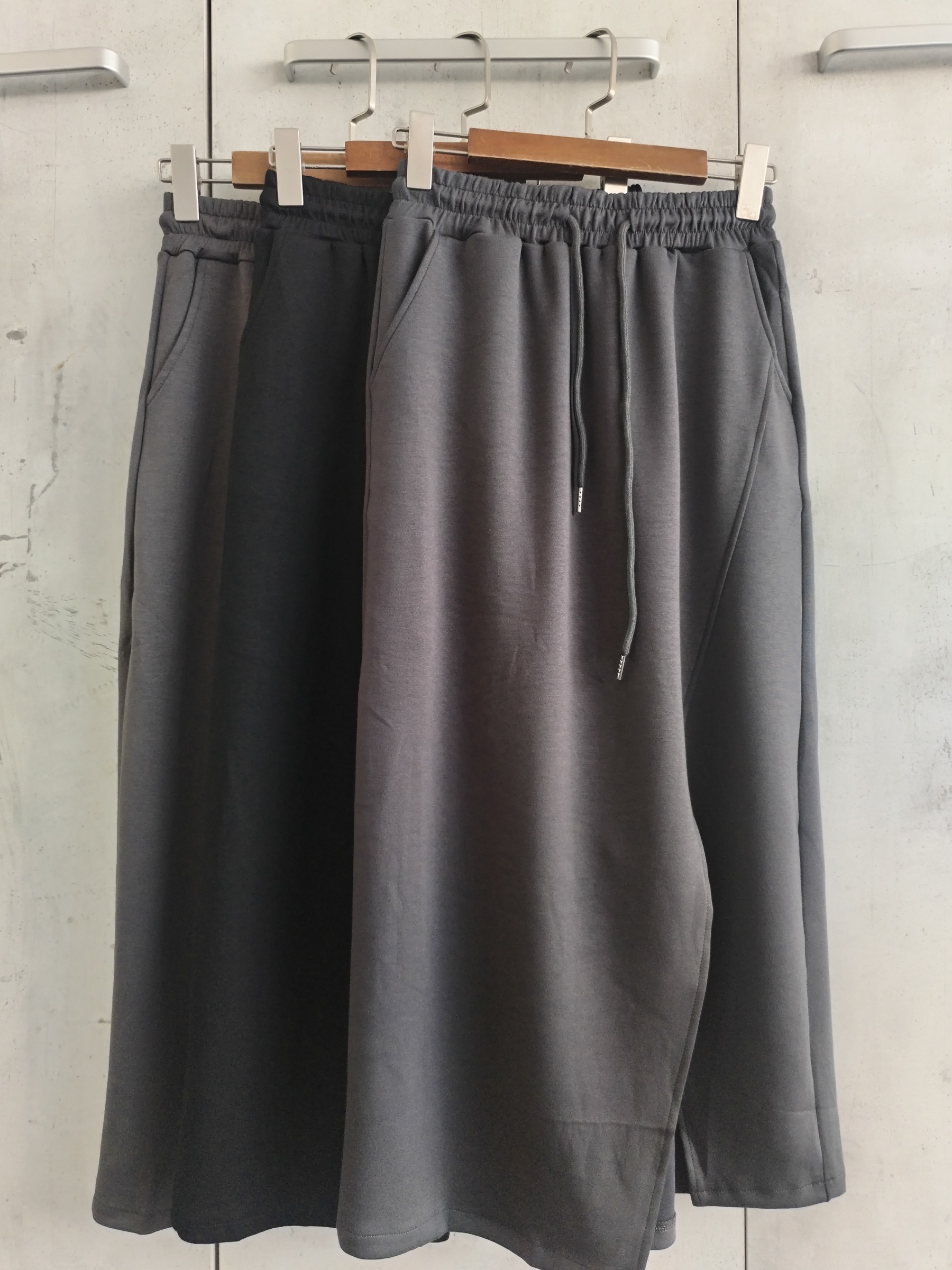 133 Cass Casual Elastic Waist Skirt w Front Slit (UW 32-47cm; H 48-62cm; L 84cm)