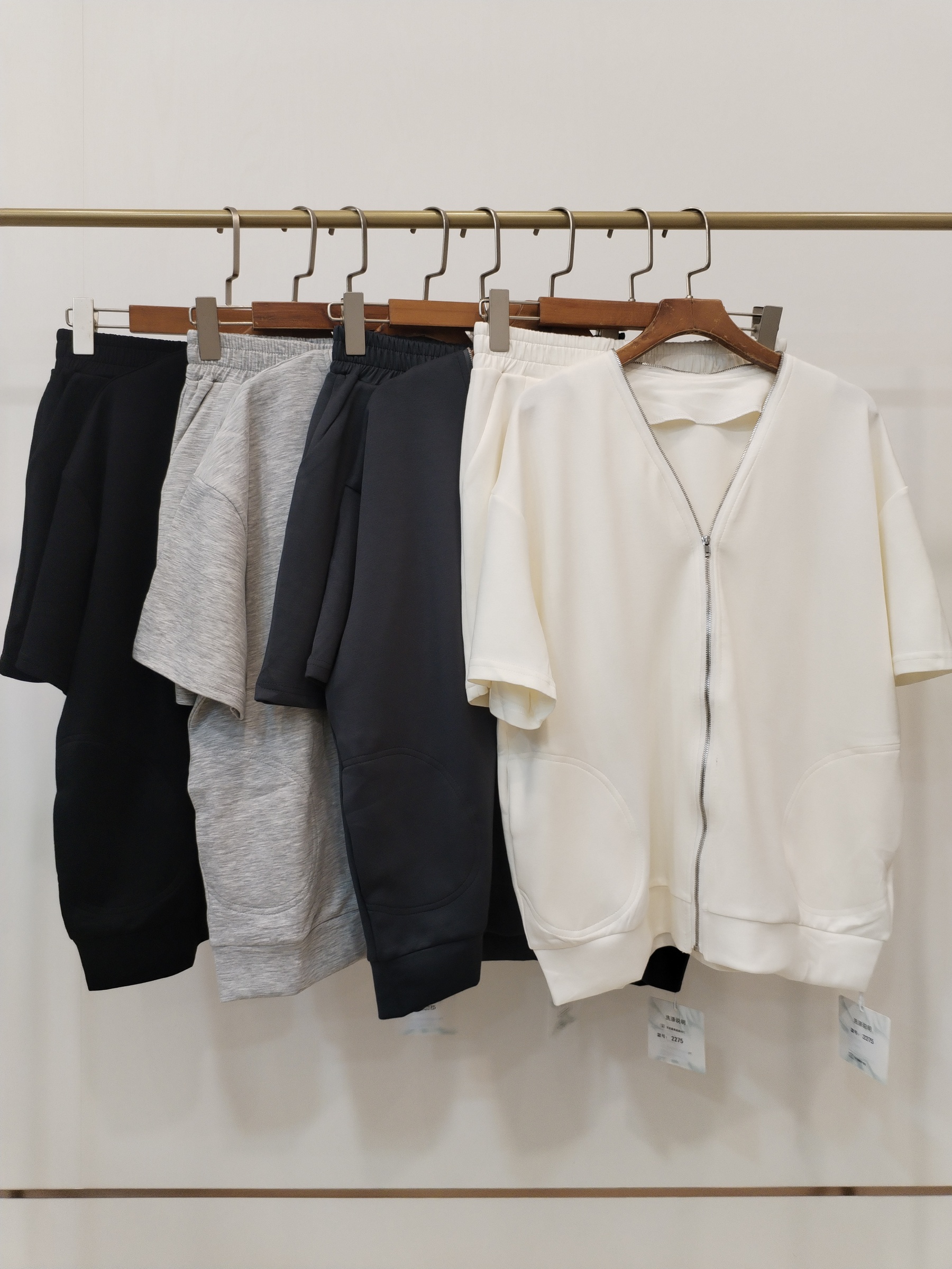 2275 Summit Sporty Short Sleeve Jacket & Shorts Set (Top: B 58-65cm, L 62cm; Bottom: UW 32-55cm, H 52-70cm, L 39cm)