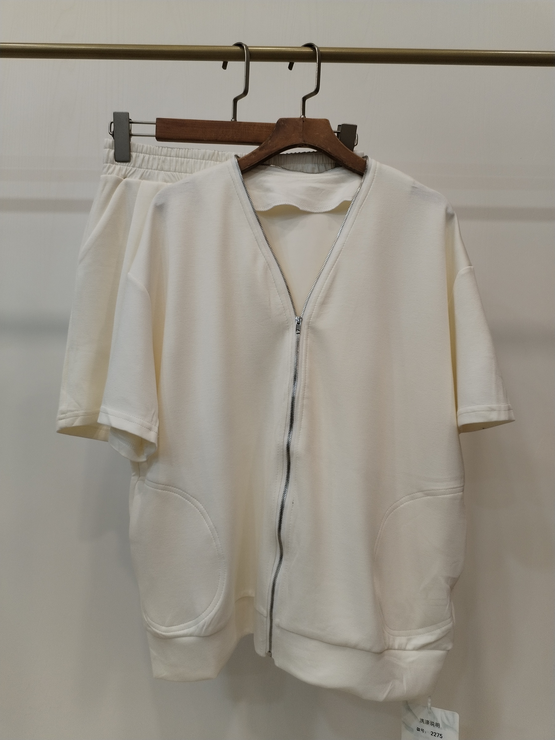 2275 Summit Sporty Short Sleeve Jacket & Shorts Set (Top: B 58-65cm, L 62cm; Bottom: UW 32-55cm, H 52-70cm, L 39cm)