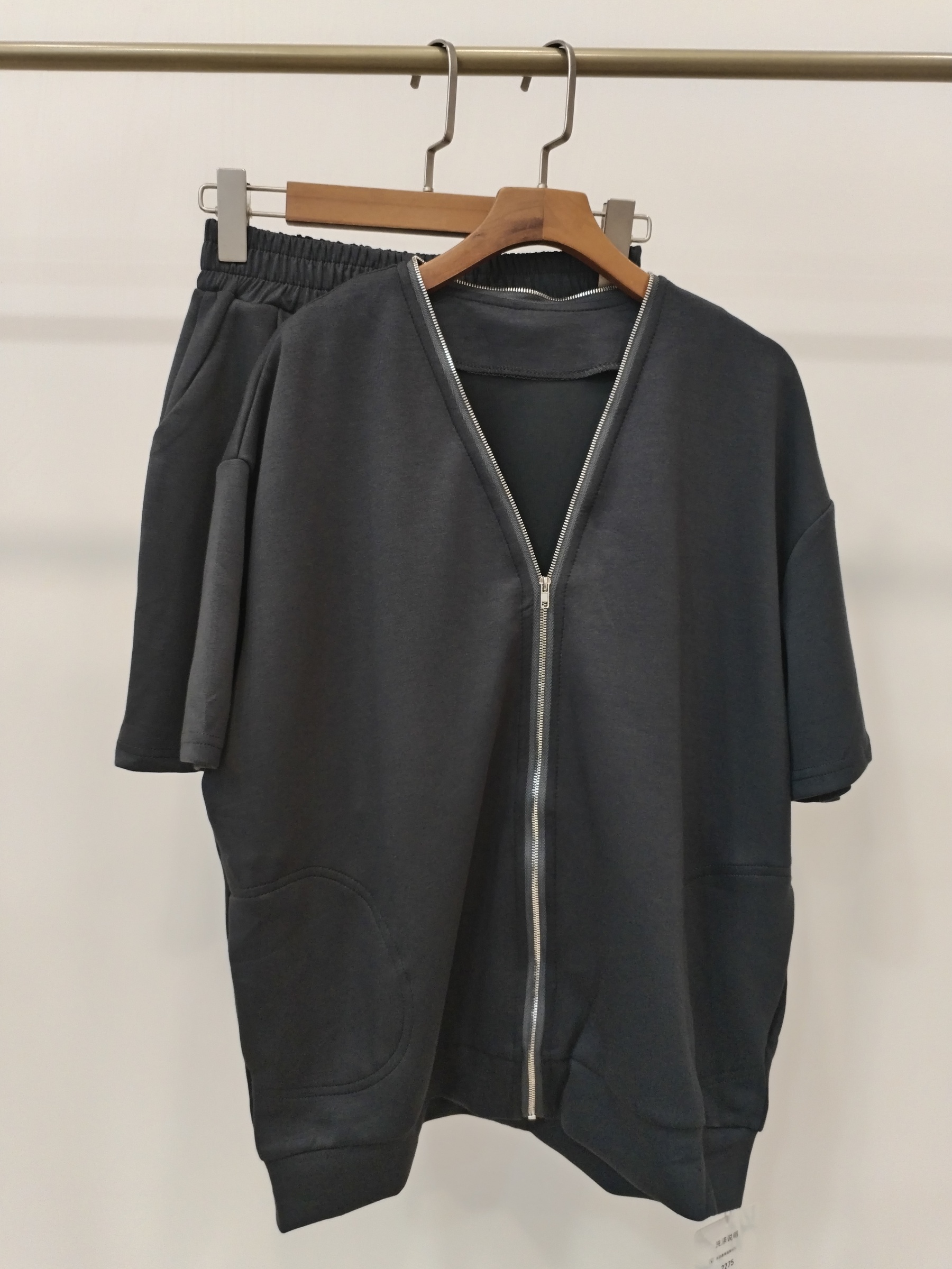 2275 Summit Sporty Short Sleeve Jacket & Shorts Set (Top: B 58-65cm, L 62cm; Bottom: UW 32-55cm, H 52-70cm, L 39cm)